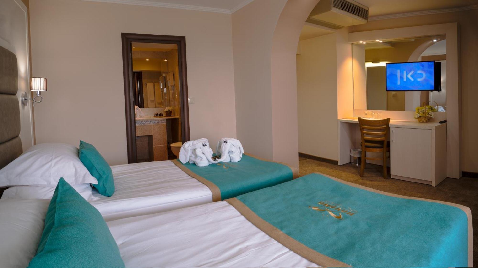 Double or Twin Room Balcony Park View