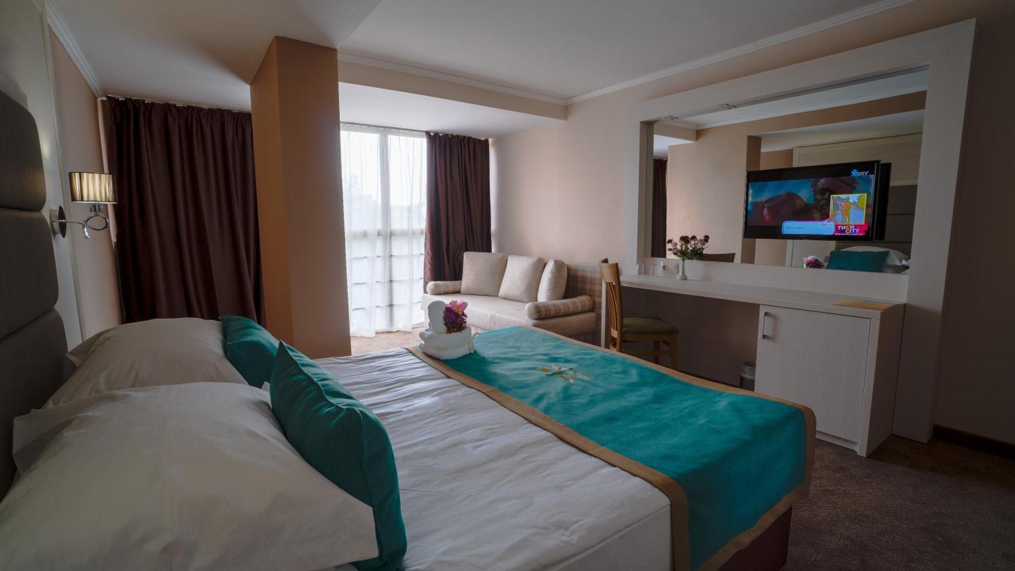 Double or Twin Room Balcony Park View