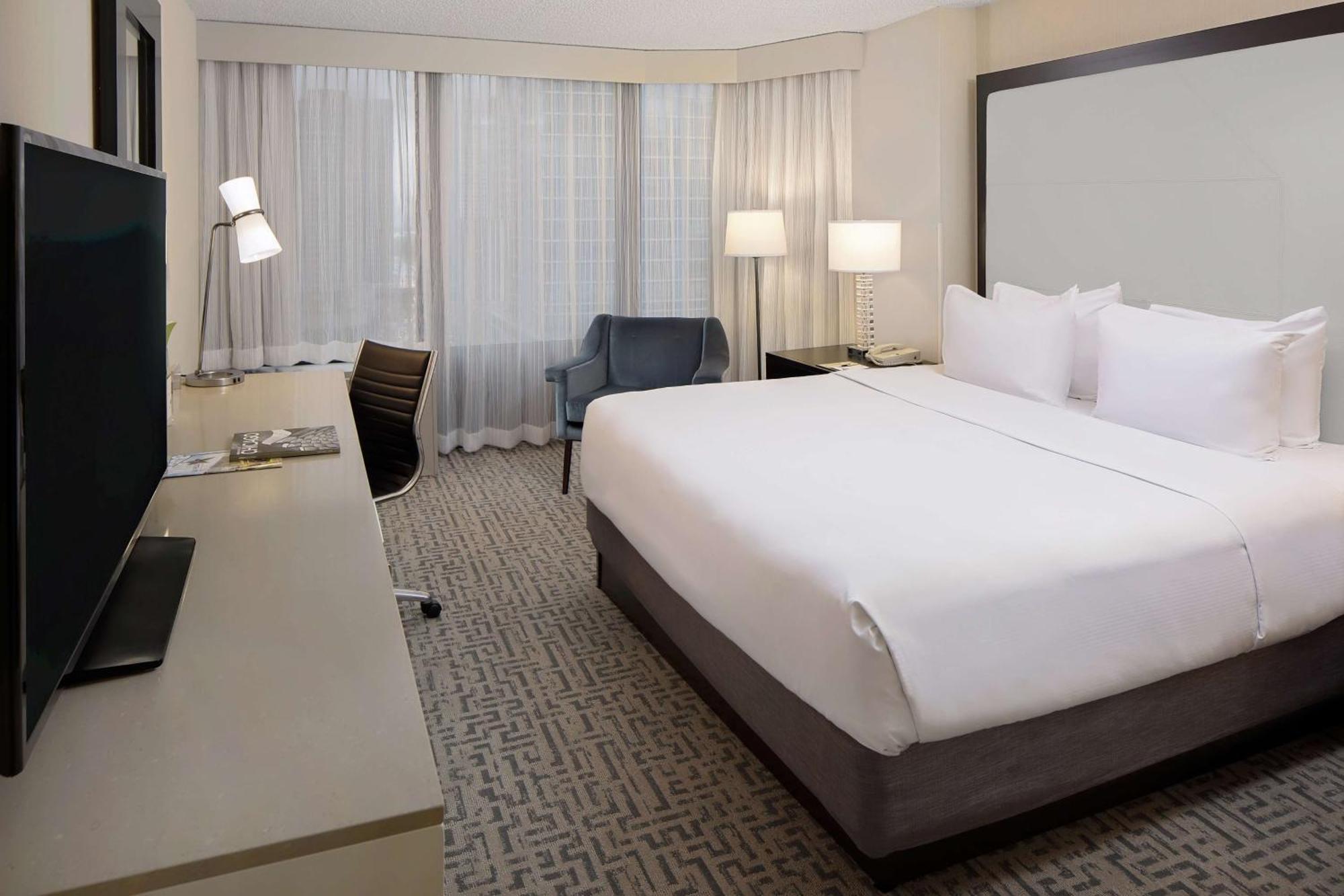 Habitación con cama extragrande y vistas a la ciudad - No fumadores