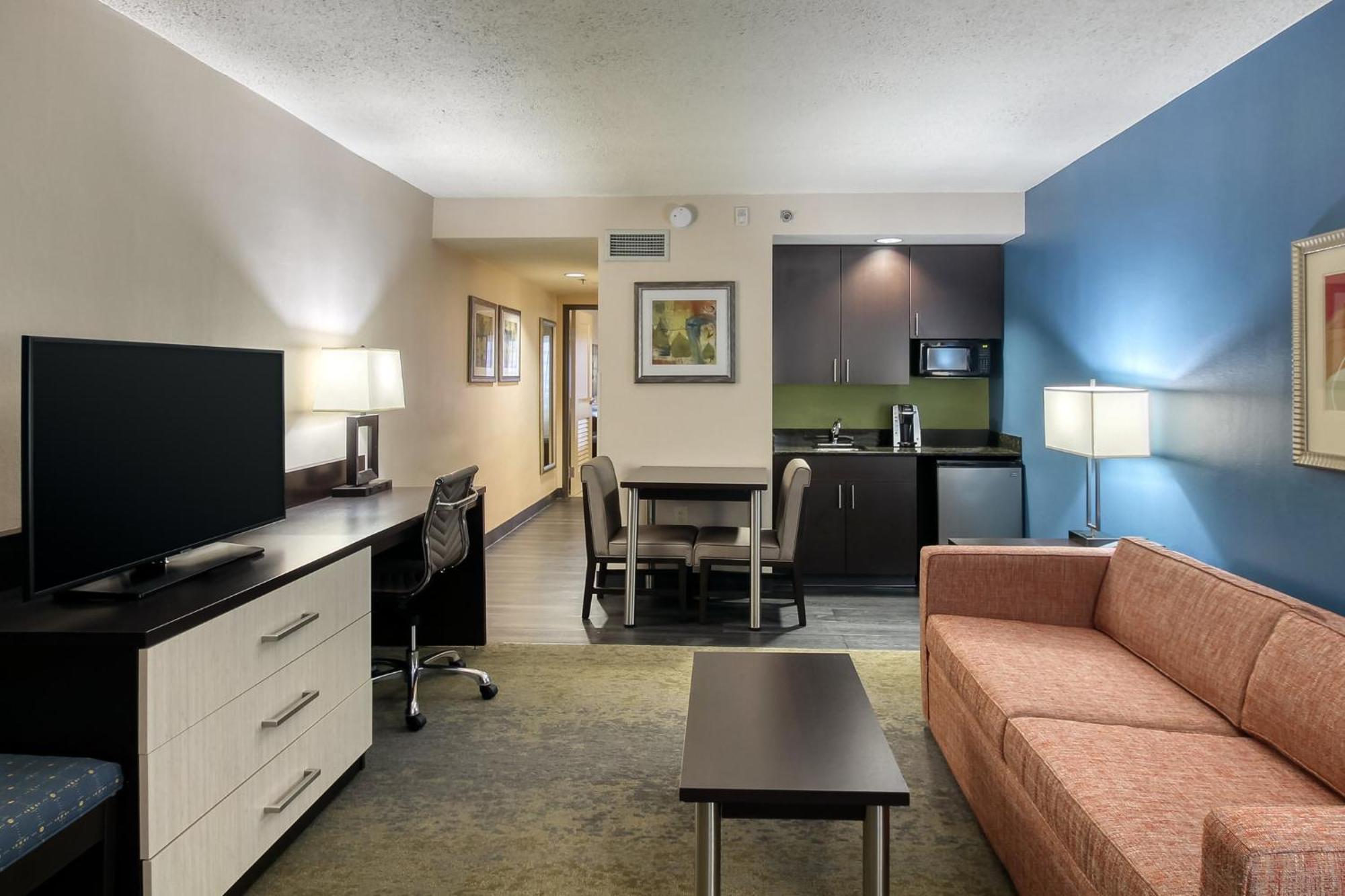 One-Bedroom Suite with Two Double Beds