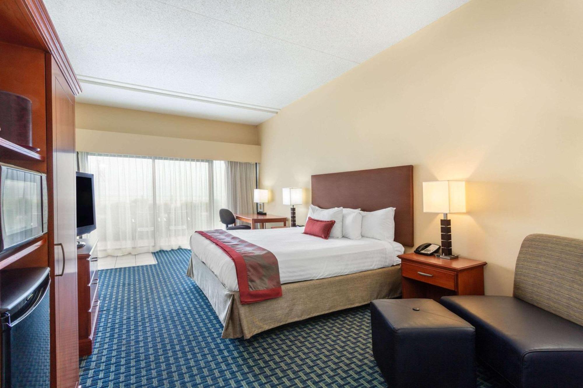 King Room with Oceanfront View - First Floor/Non-Smoking