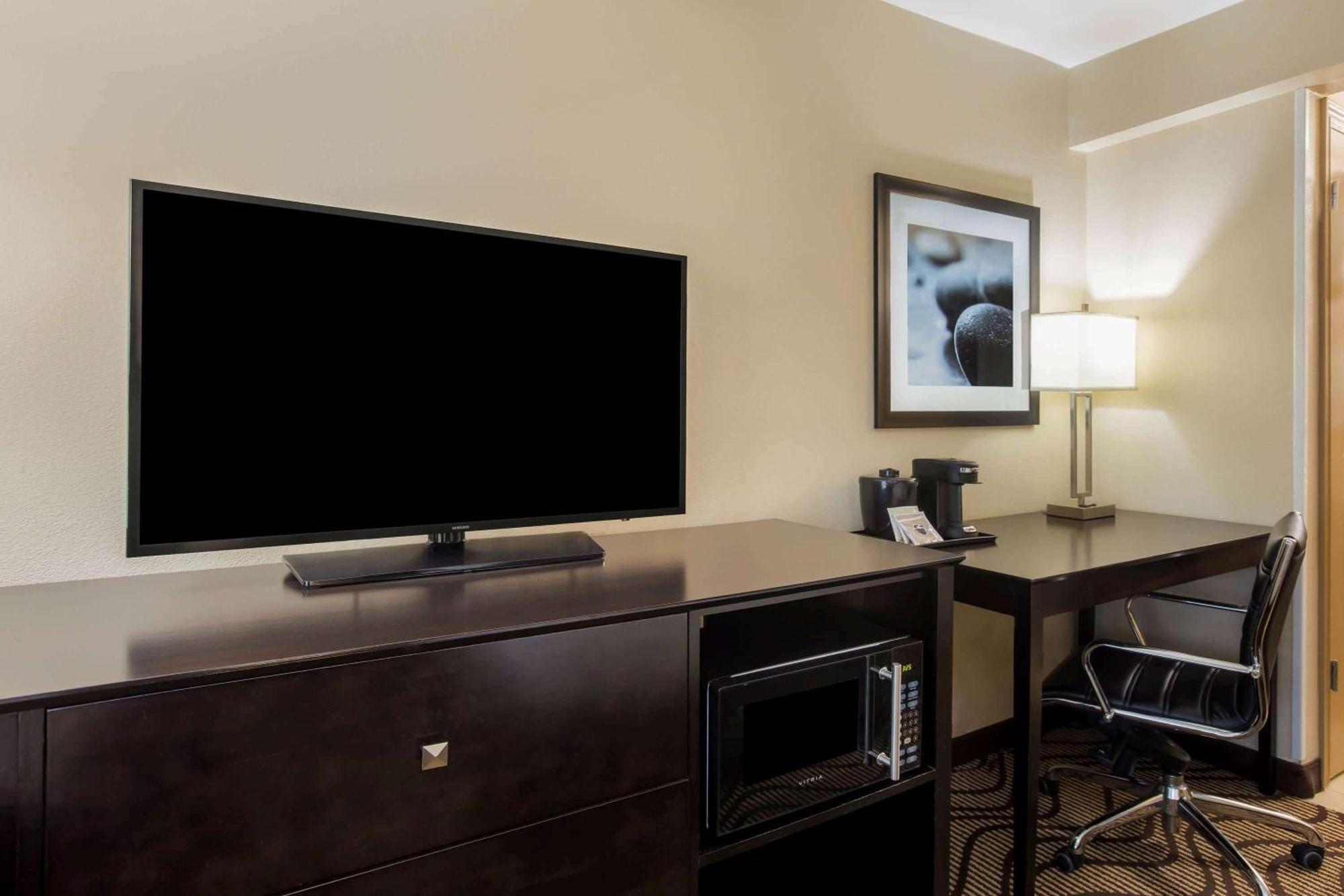 Two-Bedroom Family Suite with One King Bed, One Bunk Bed and Two Bathrooms - Non-Smoking