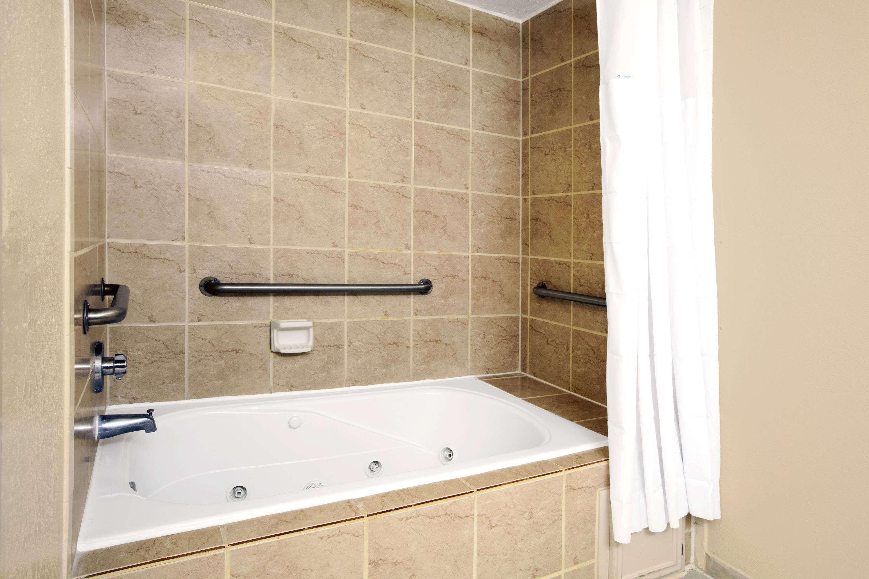 King Room with Jetted Tub - Non-Smoking