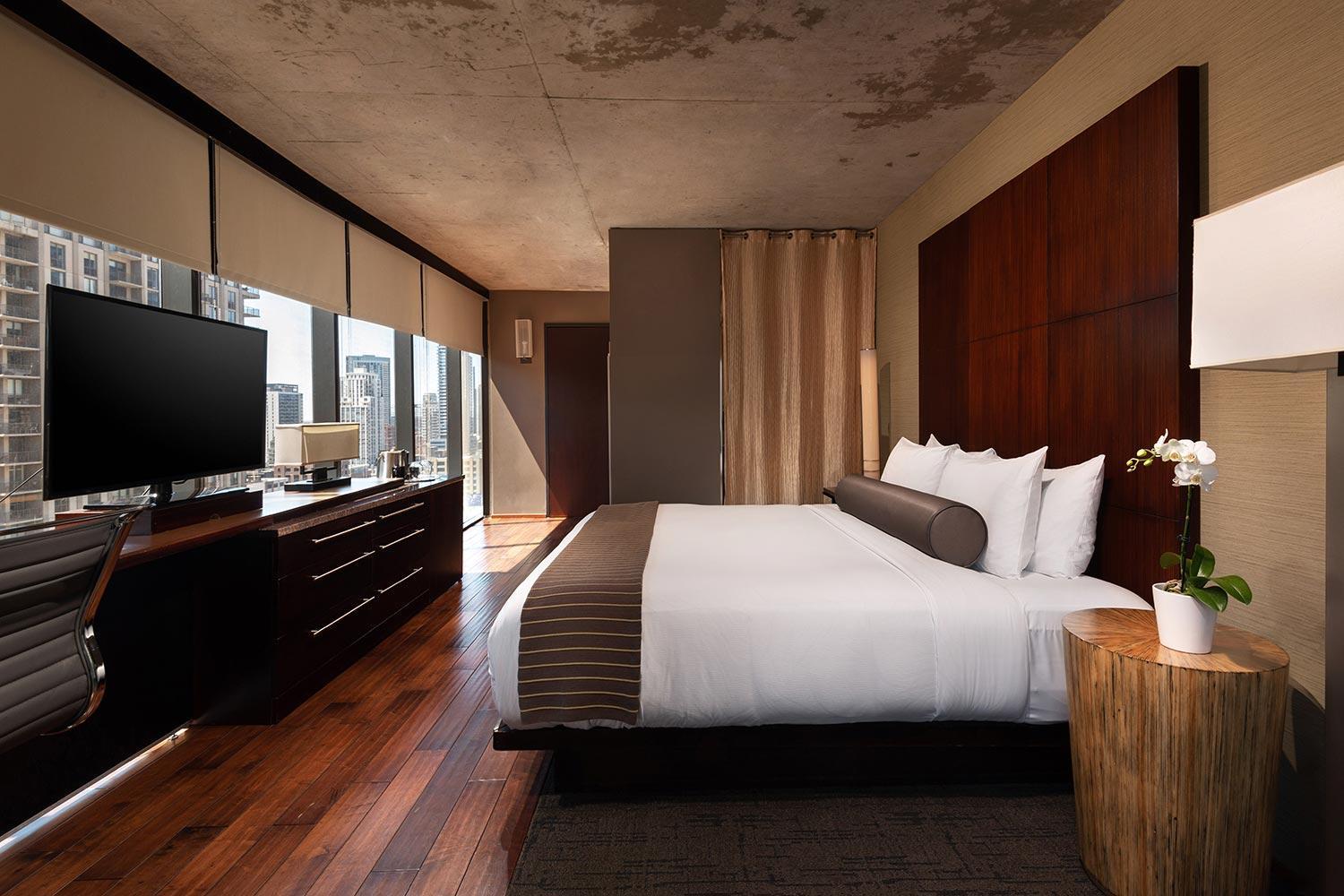Zimmer mit Kingsize-Bett mit Panoramablick