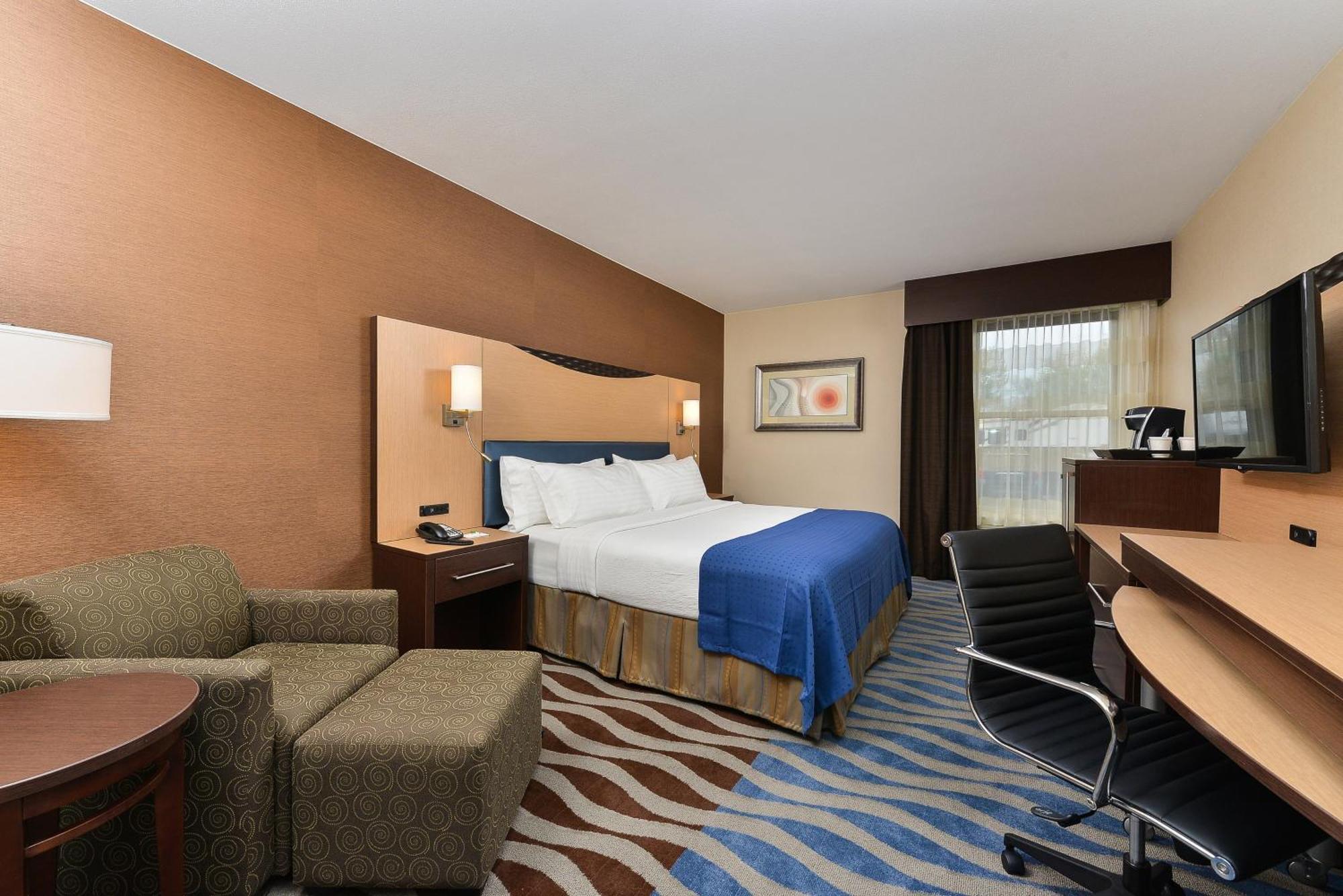Standard King Room Roll Shower Mobility Access