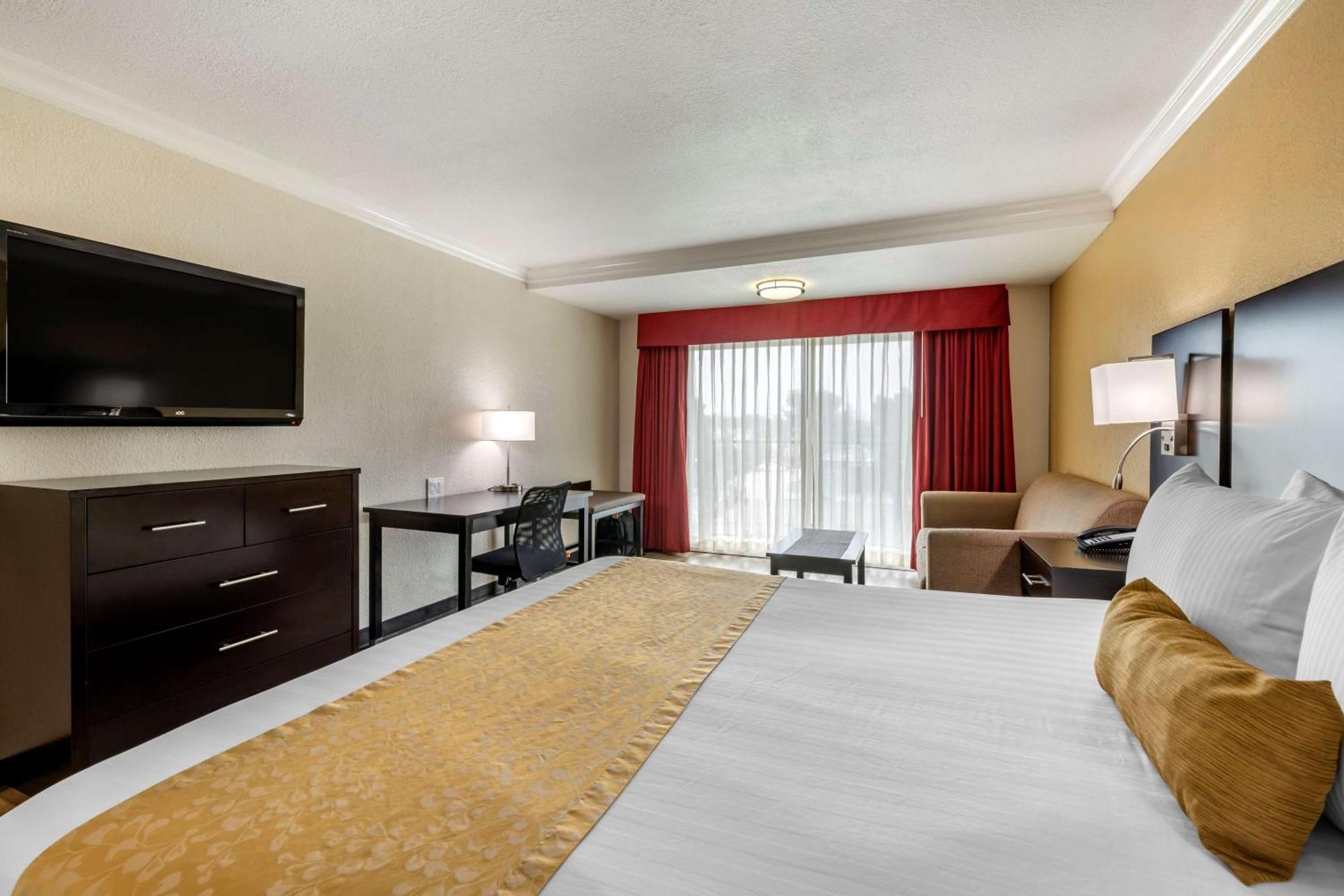 Mini King Suite with Wet Bar - Non-Smoking
