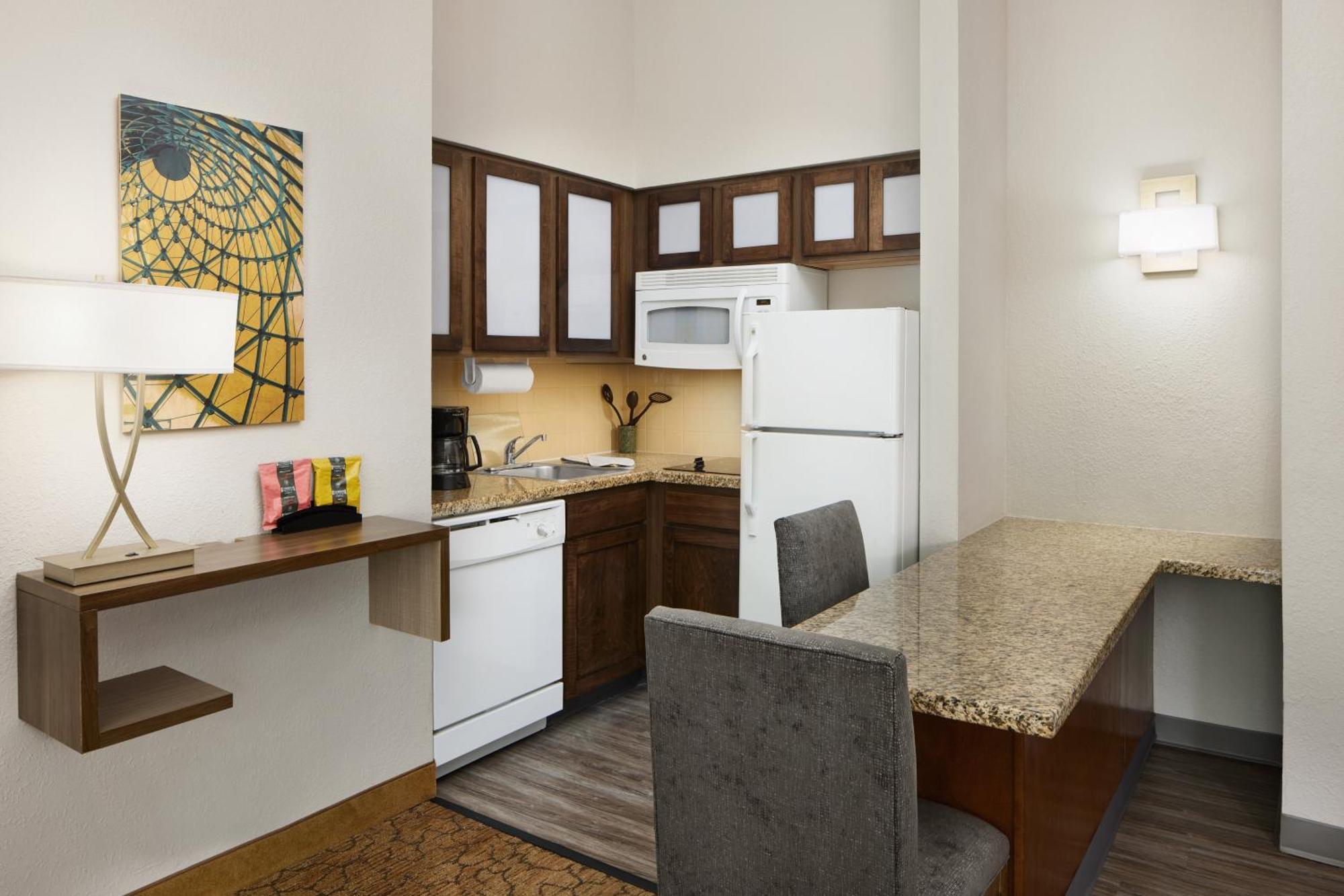 Studio Queen Suite