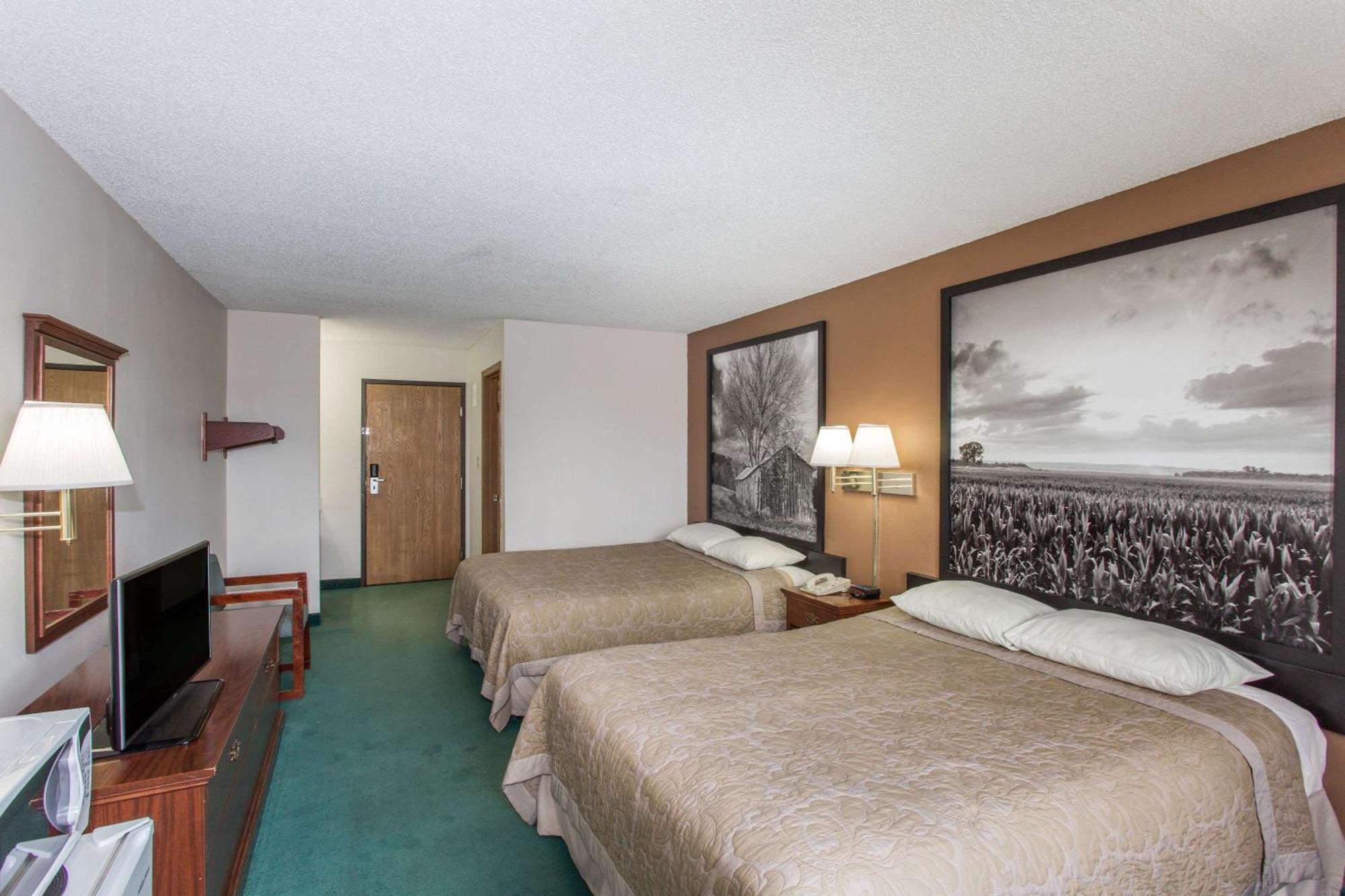 Queen Room with Two Queen Beds - Non-Smoking