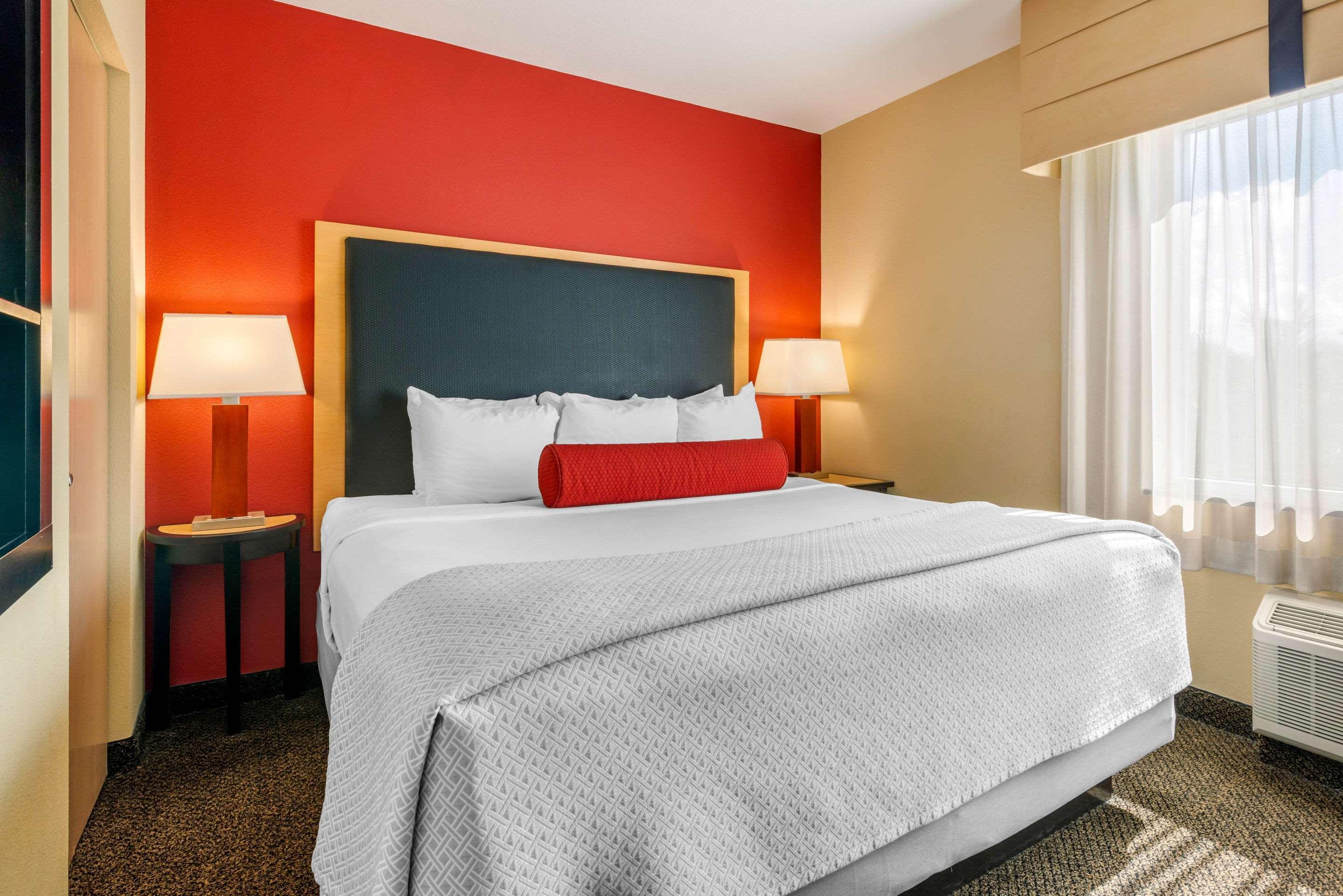 One Room Suite with Living room - Non Smoking