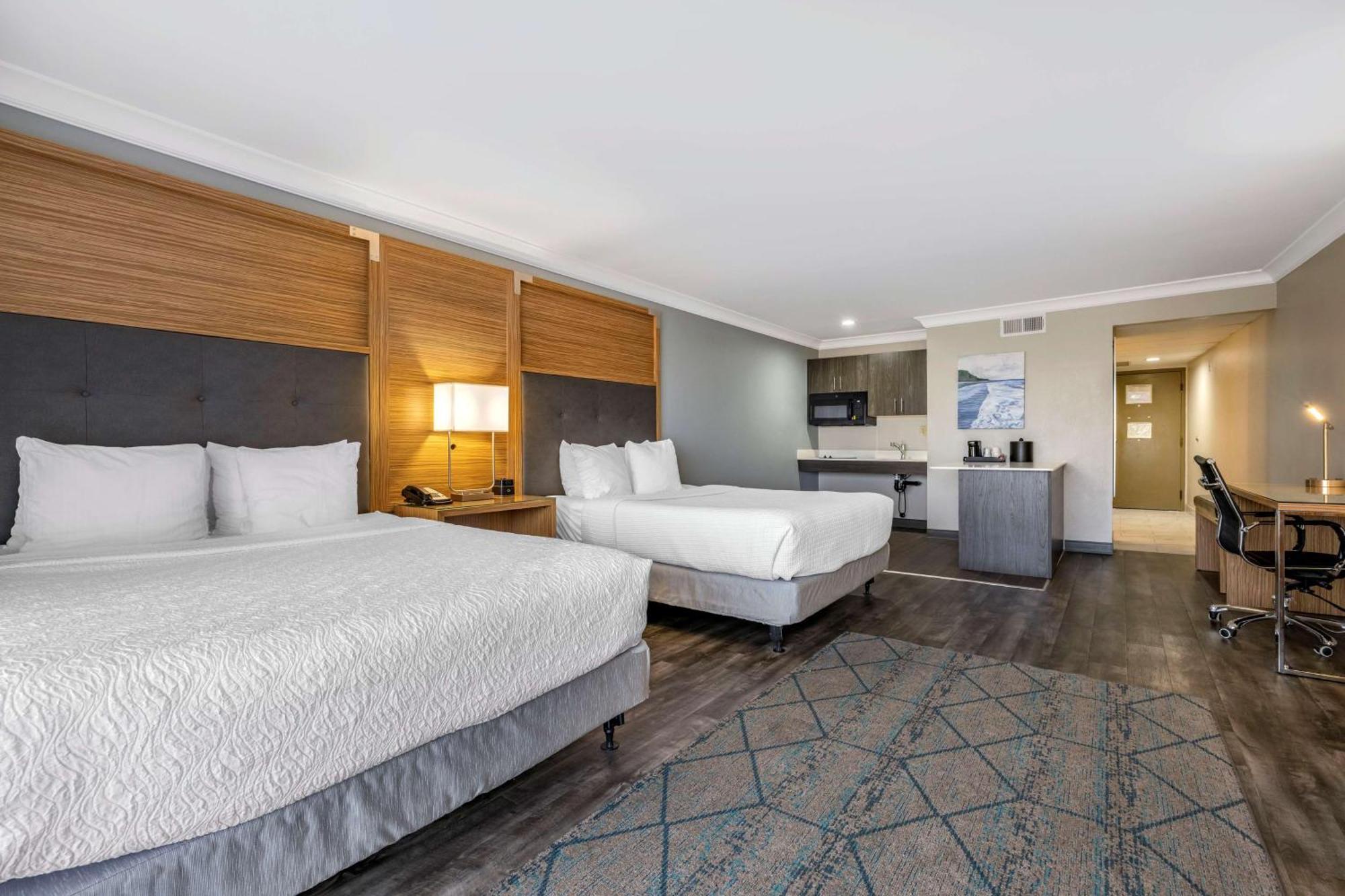 The Enci Double Queen Suite With Kitchenette (Sofa Bed) (Park View)