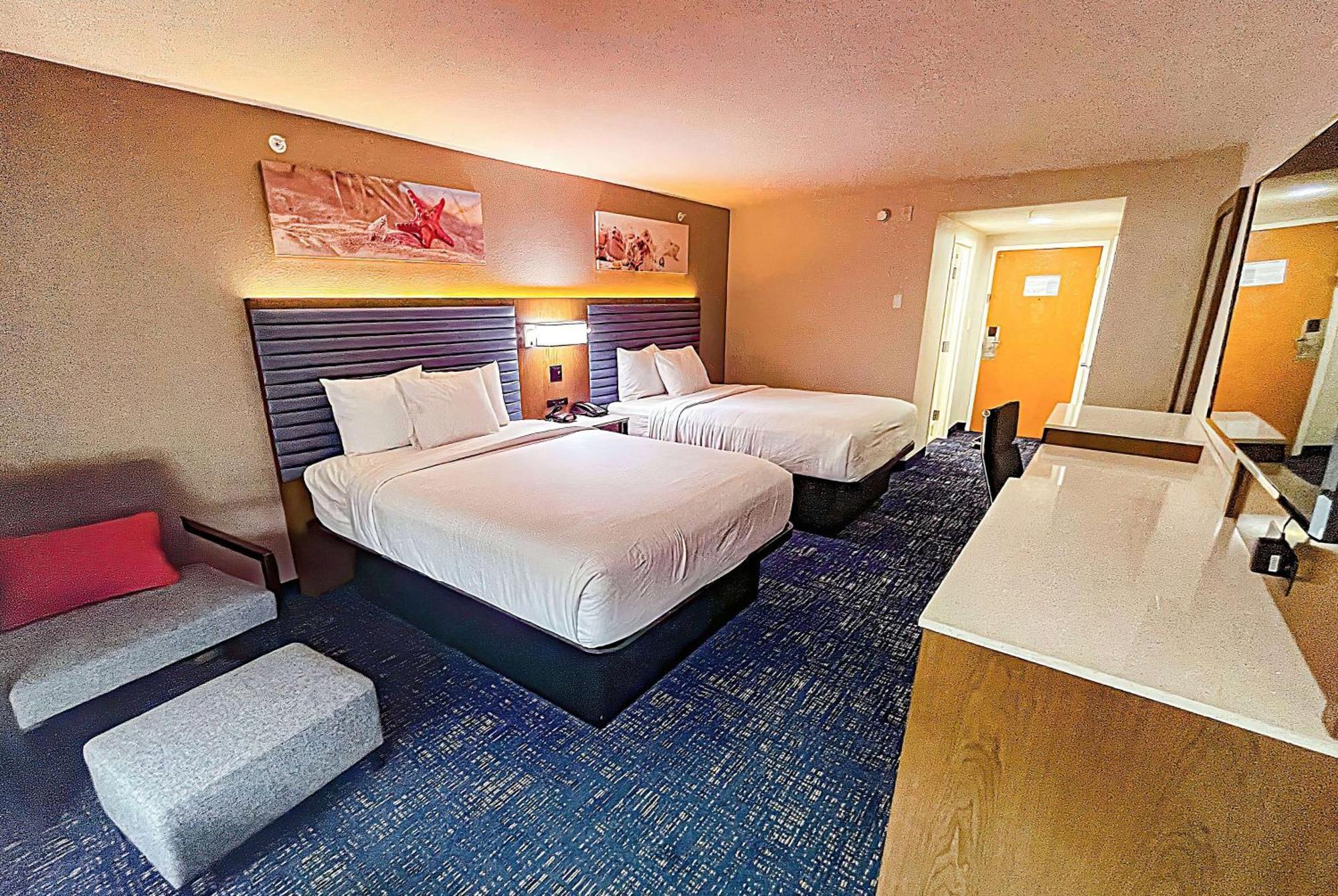 Queen Room Two Queen Beds Non-Smoking