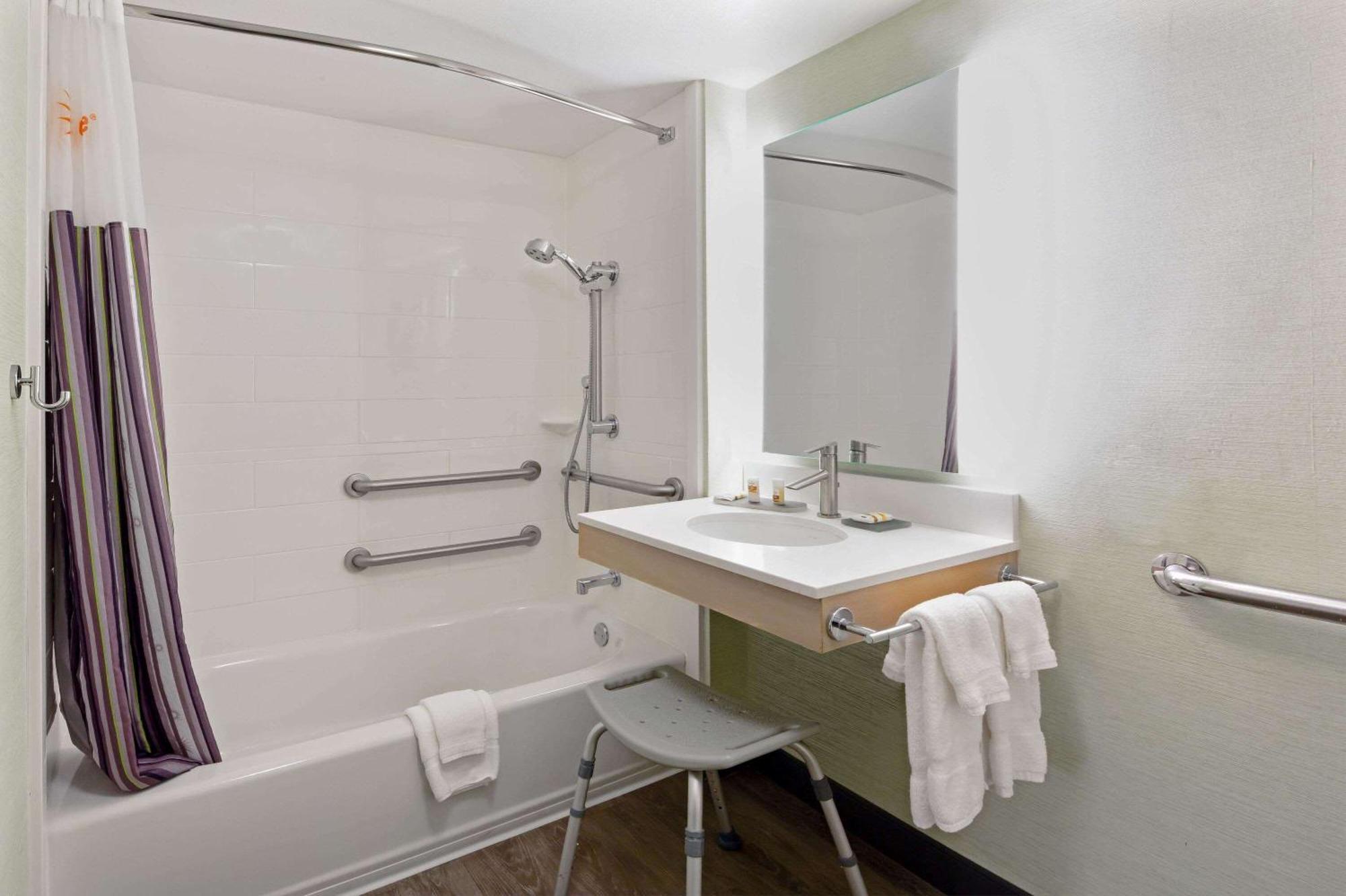 Queen Room with Two Queen Beds - Disability Access