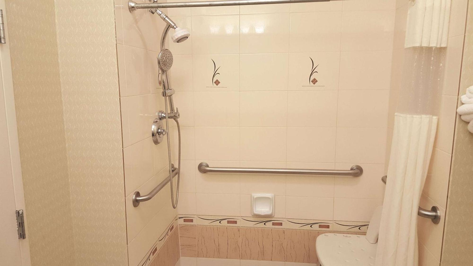 Deluxe King Room Mobility Hearing Impaired Access or Non-Smoking,1765333687:JPEG