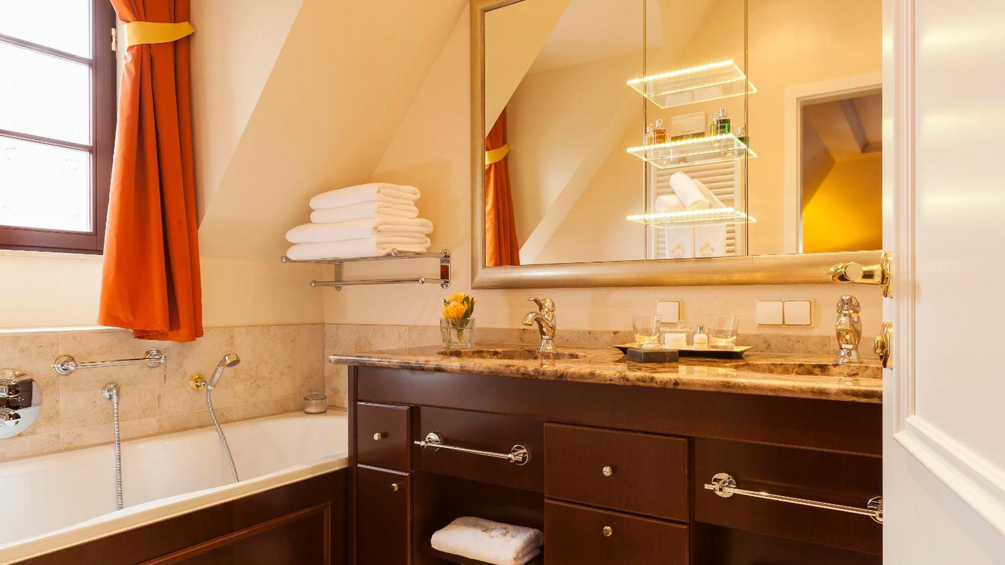 Junior Suite,1630864821:JPEG