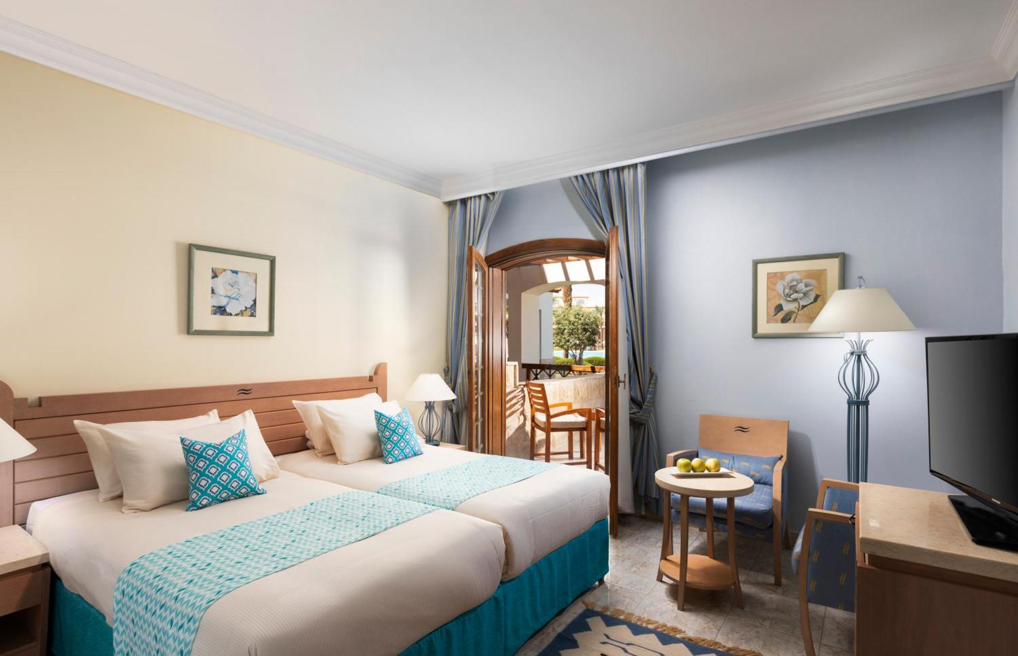 Habitación Doble Estándar con vistas a la piscina