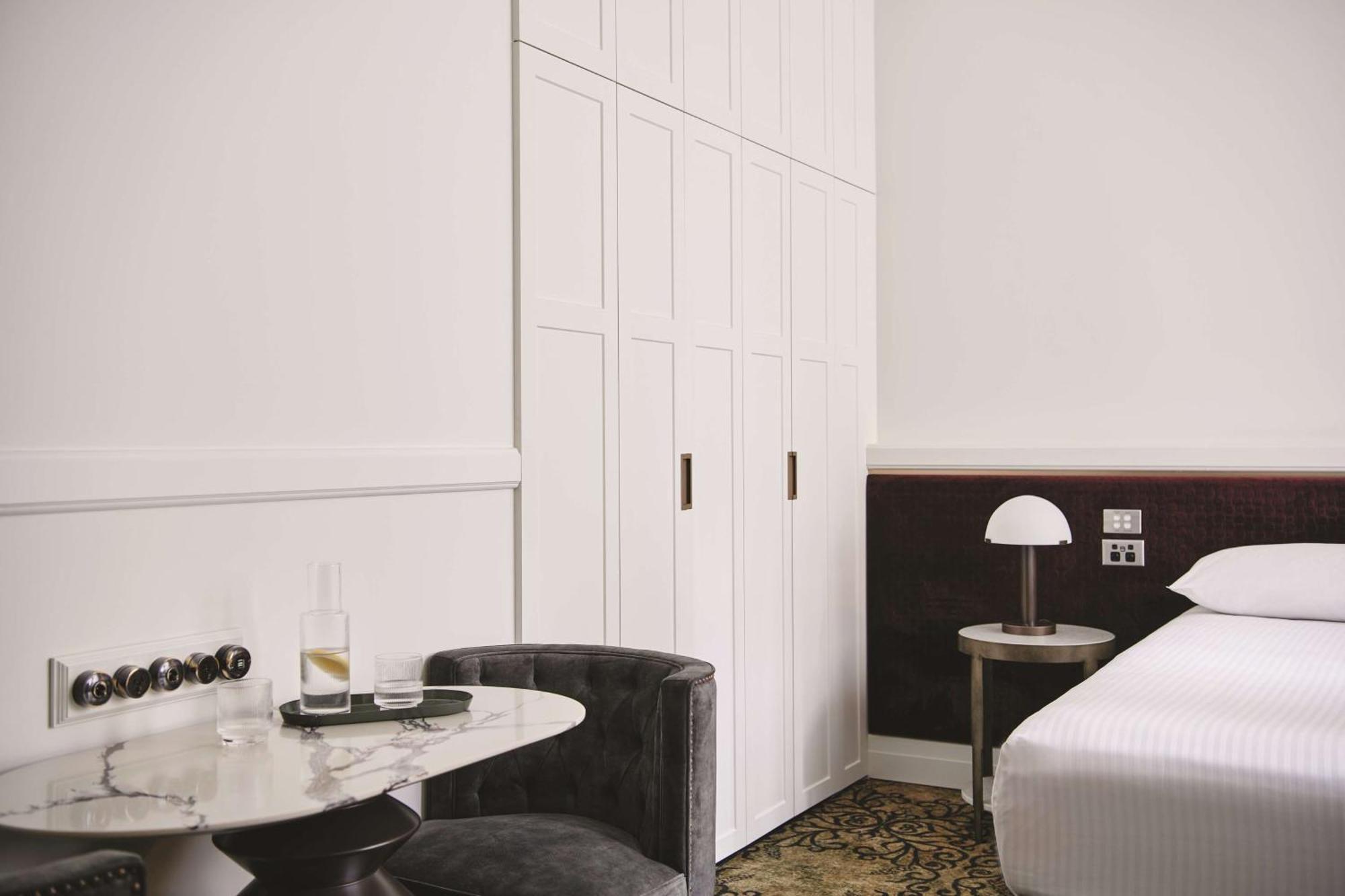 Eckzimmer Perkins mit Kingsize-Bett oder 2 Einzelbetten und Aussicht
