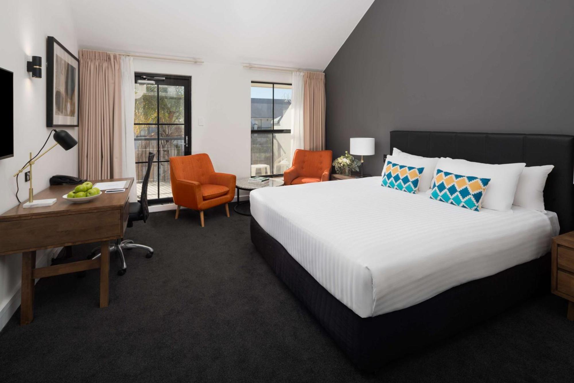 Superior Queen Room Pool View