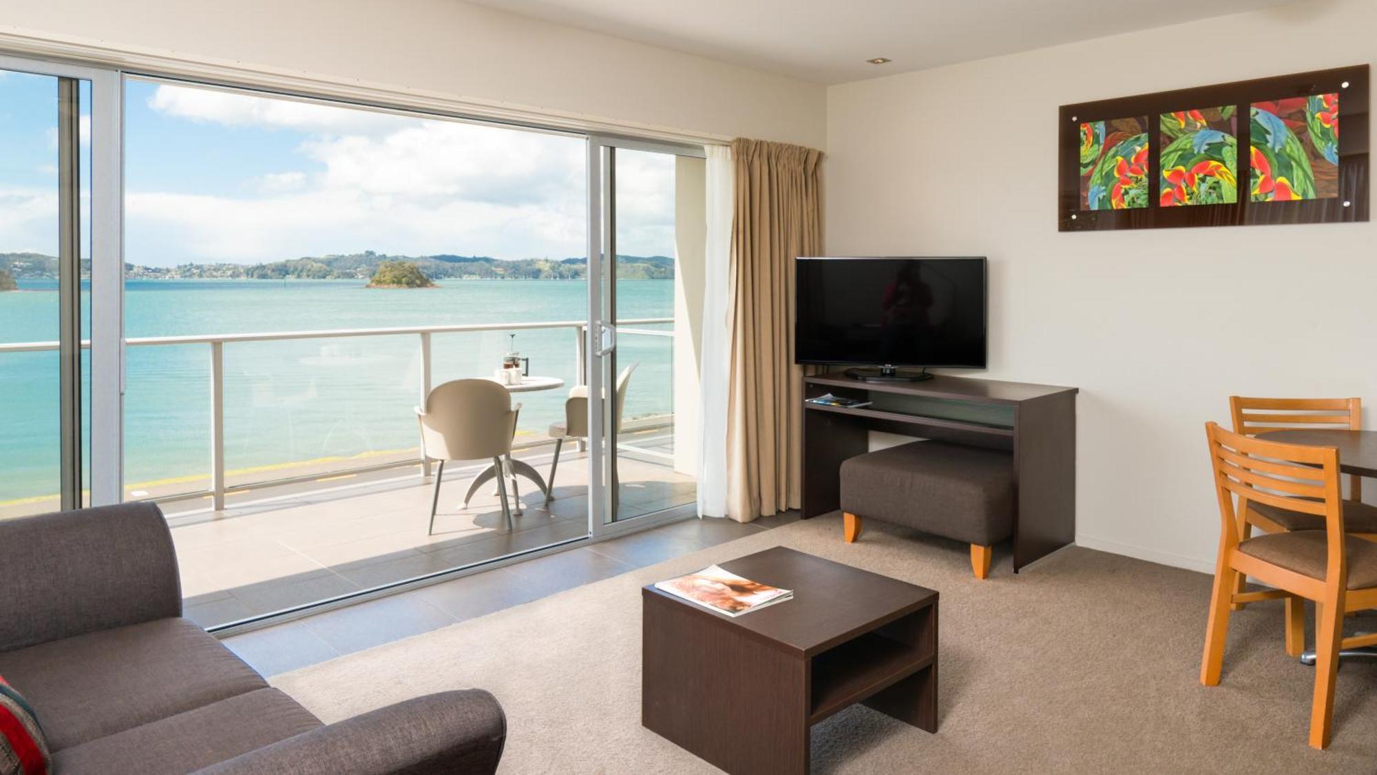 Suite 1 Queen