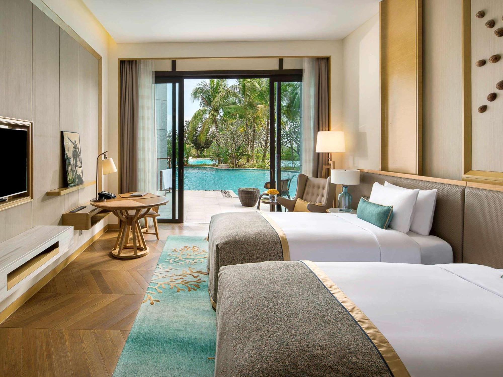 Lagoon Pool  Twin Beds Room