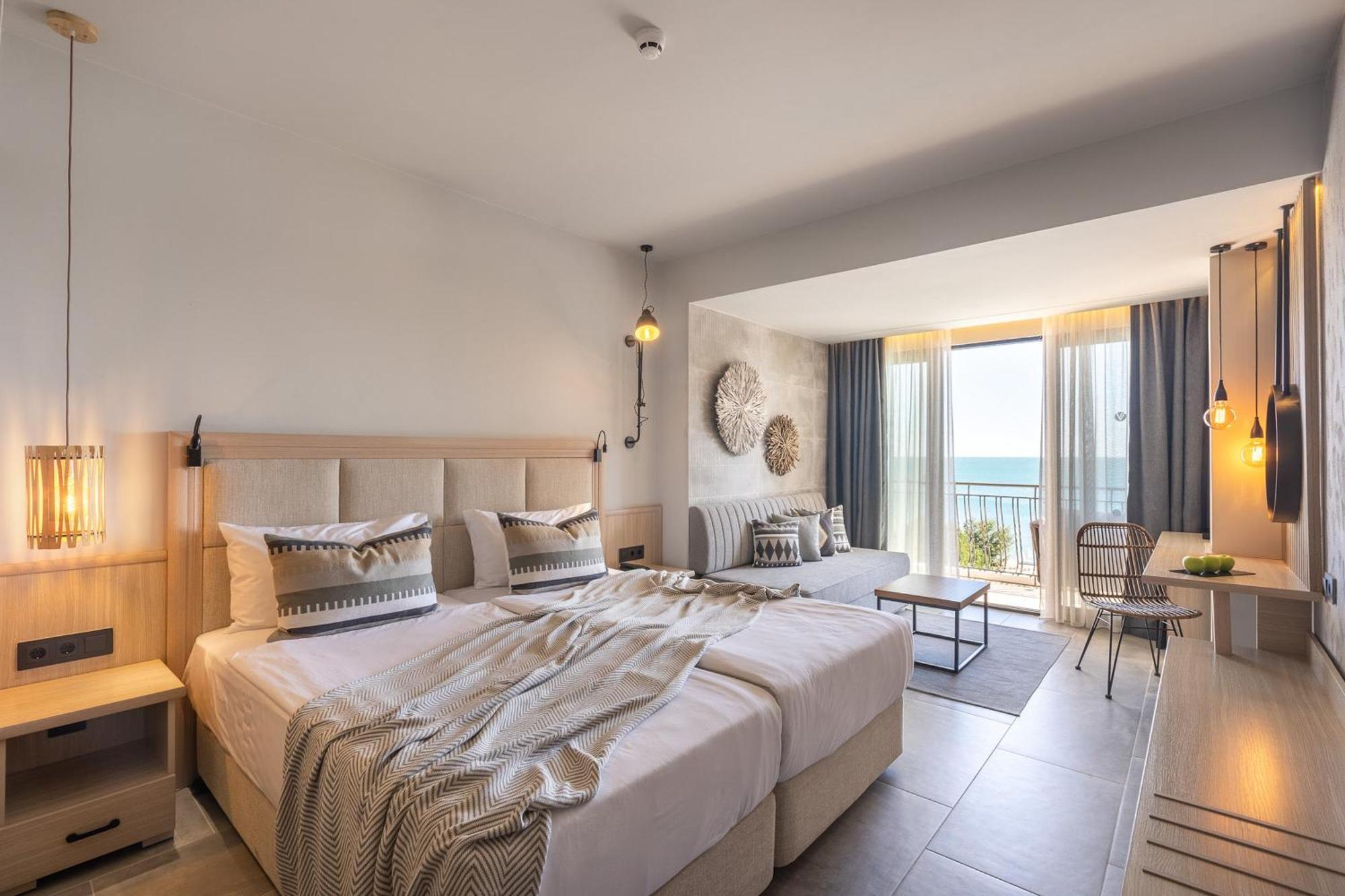 Double Room Sea View – Private Beach & Aquapark Access