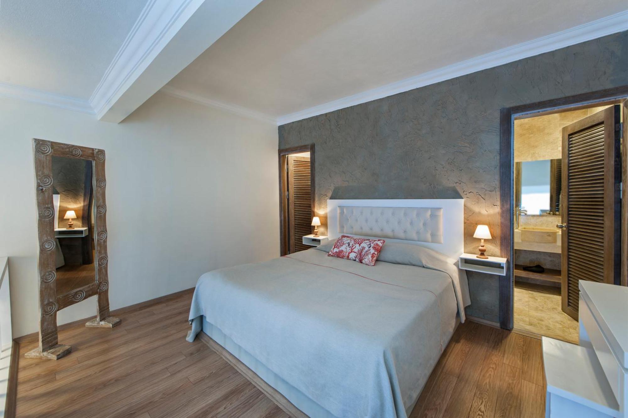 Superior One-Bedroom Suite