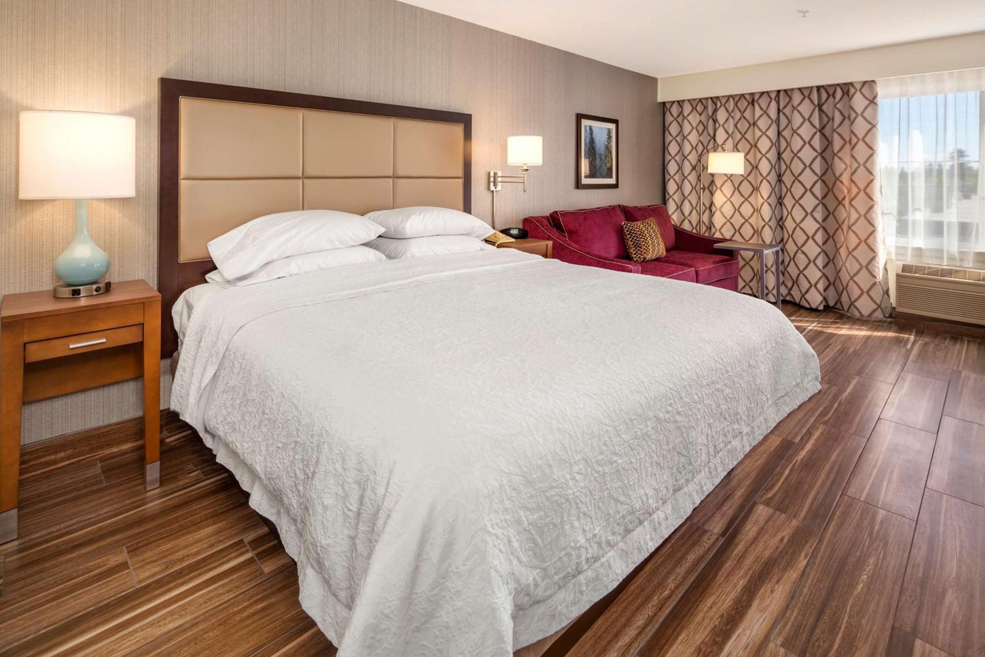 King Room with Sofa Bed - Non-Smoking
