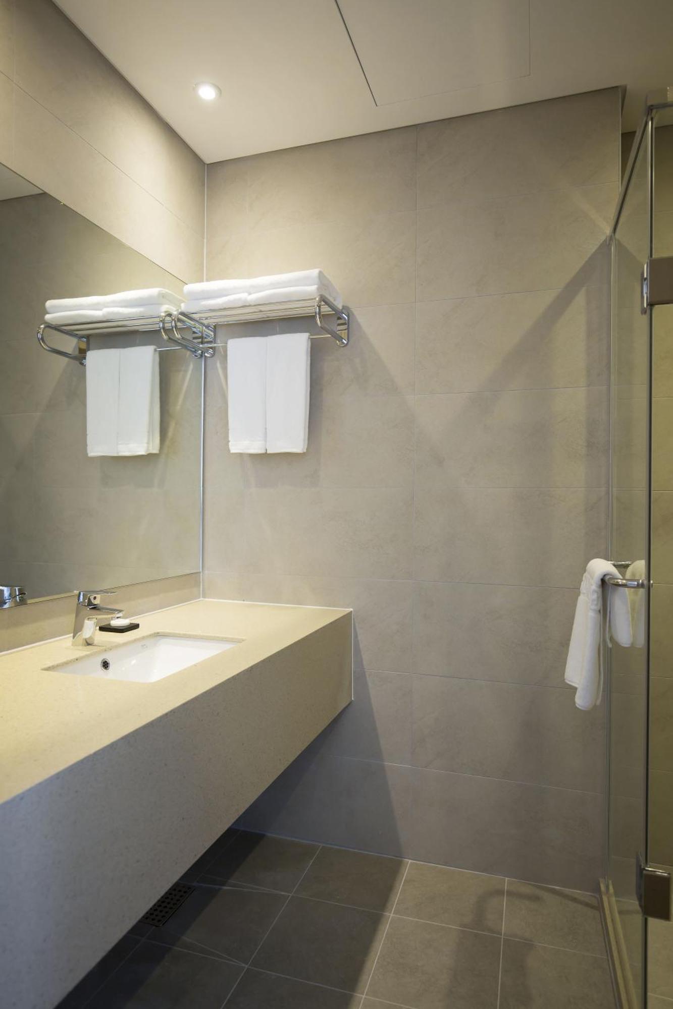 Standard Twin Room with City View