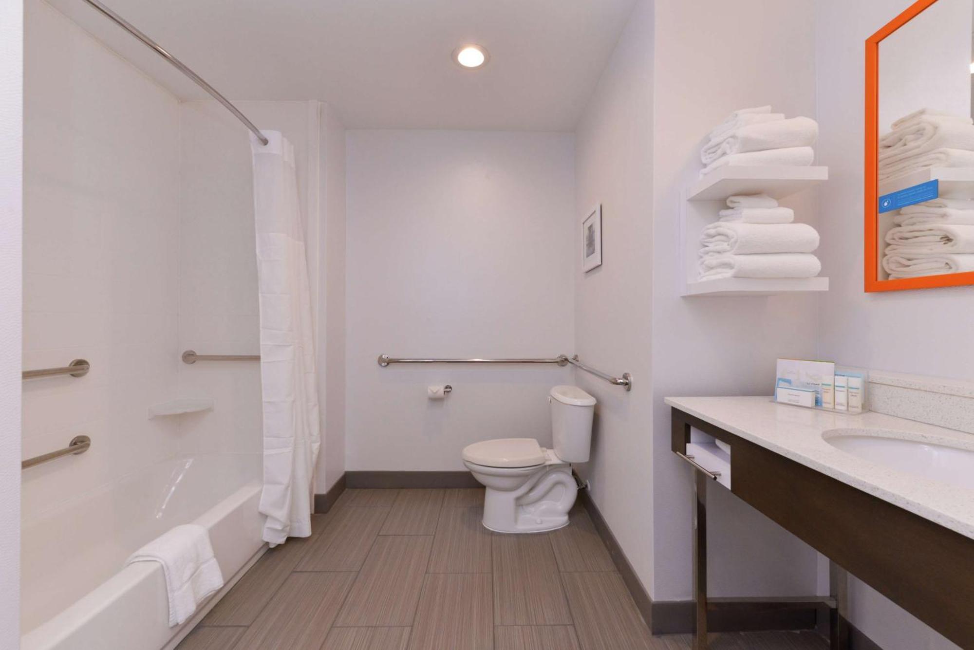 King Room - Mobility Access/Non-Smoking