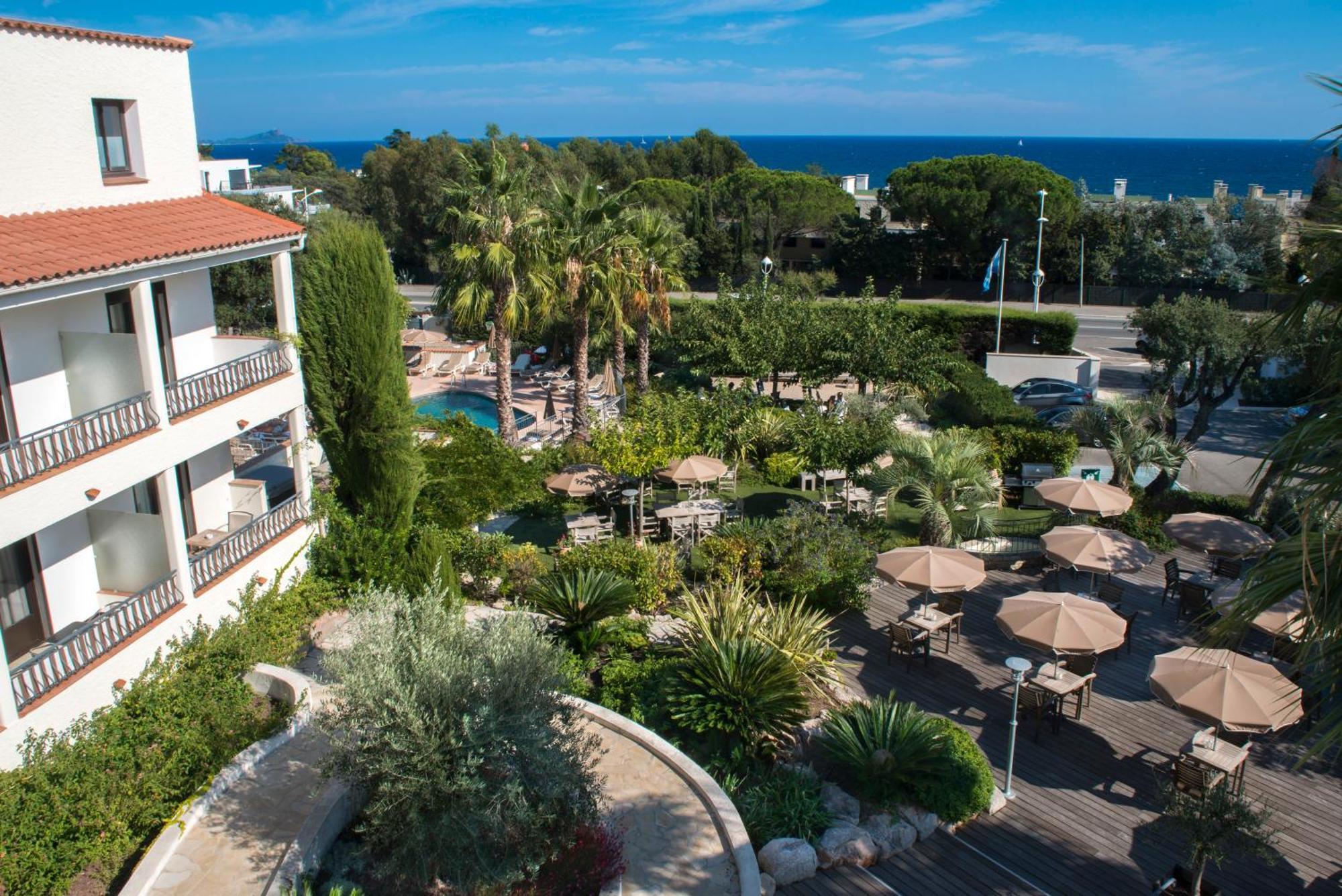Triple room with sea view and balcony