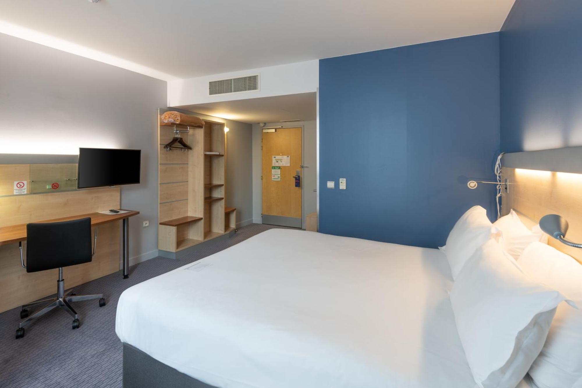 Chambre Double Standard avec Petit-Déjeuner Gratuit - Accessible aux Personnes à Mobilité Réduite