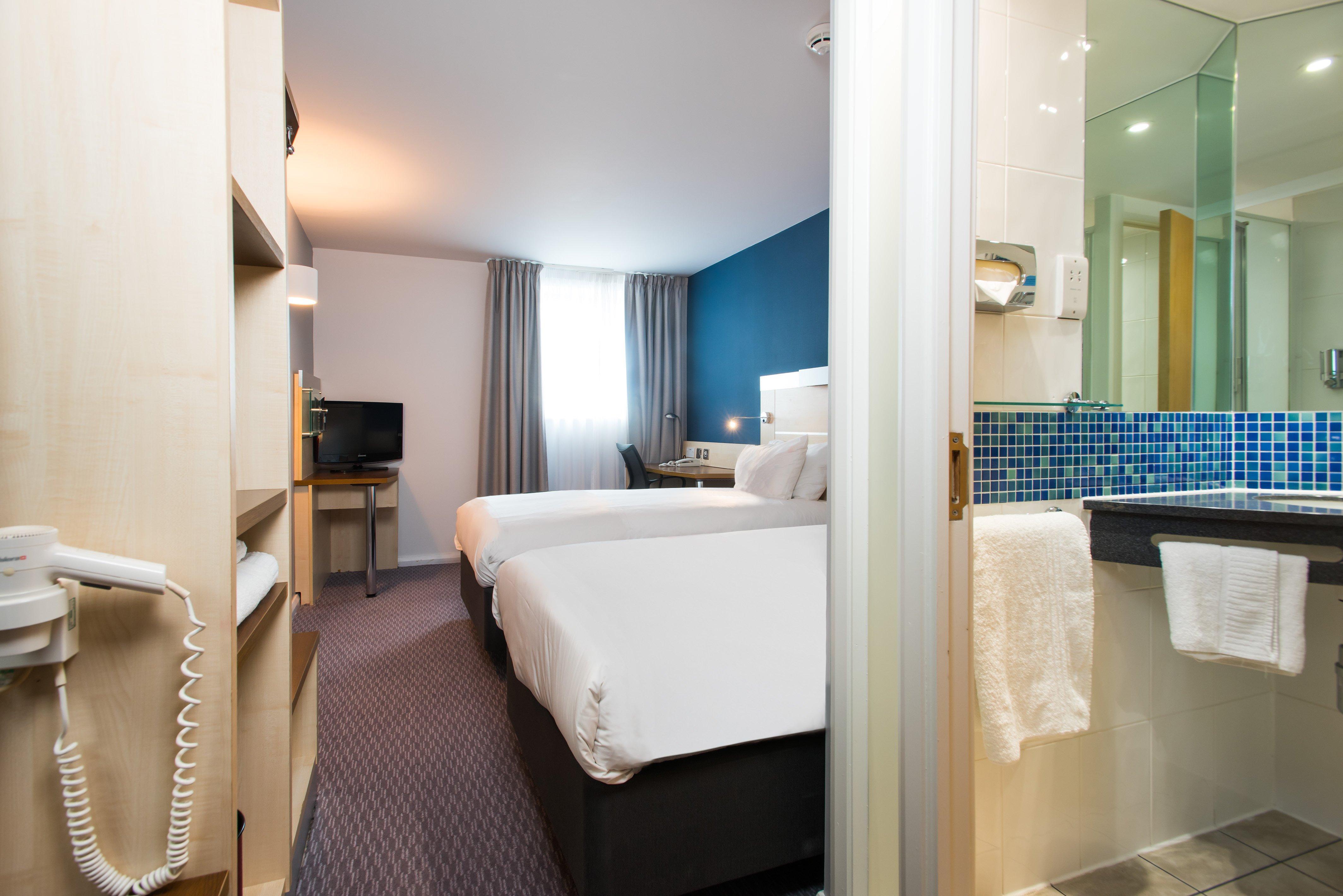 Standard Twin Room with Free Hot Breakfast
