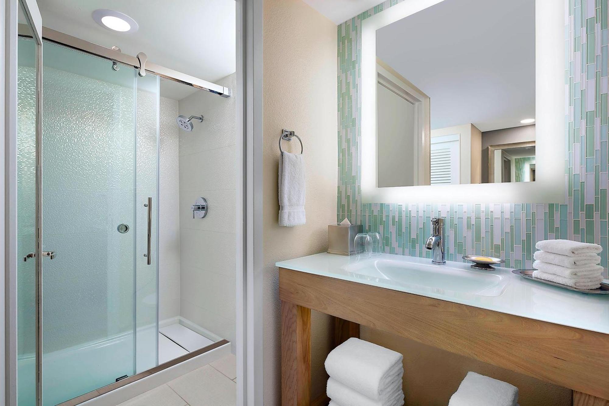 Tradtional Double/Double, Guest room, 2 Double, No view (Includes Early Entry To Disney Theme Parks)