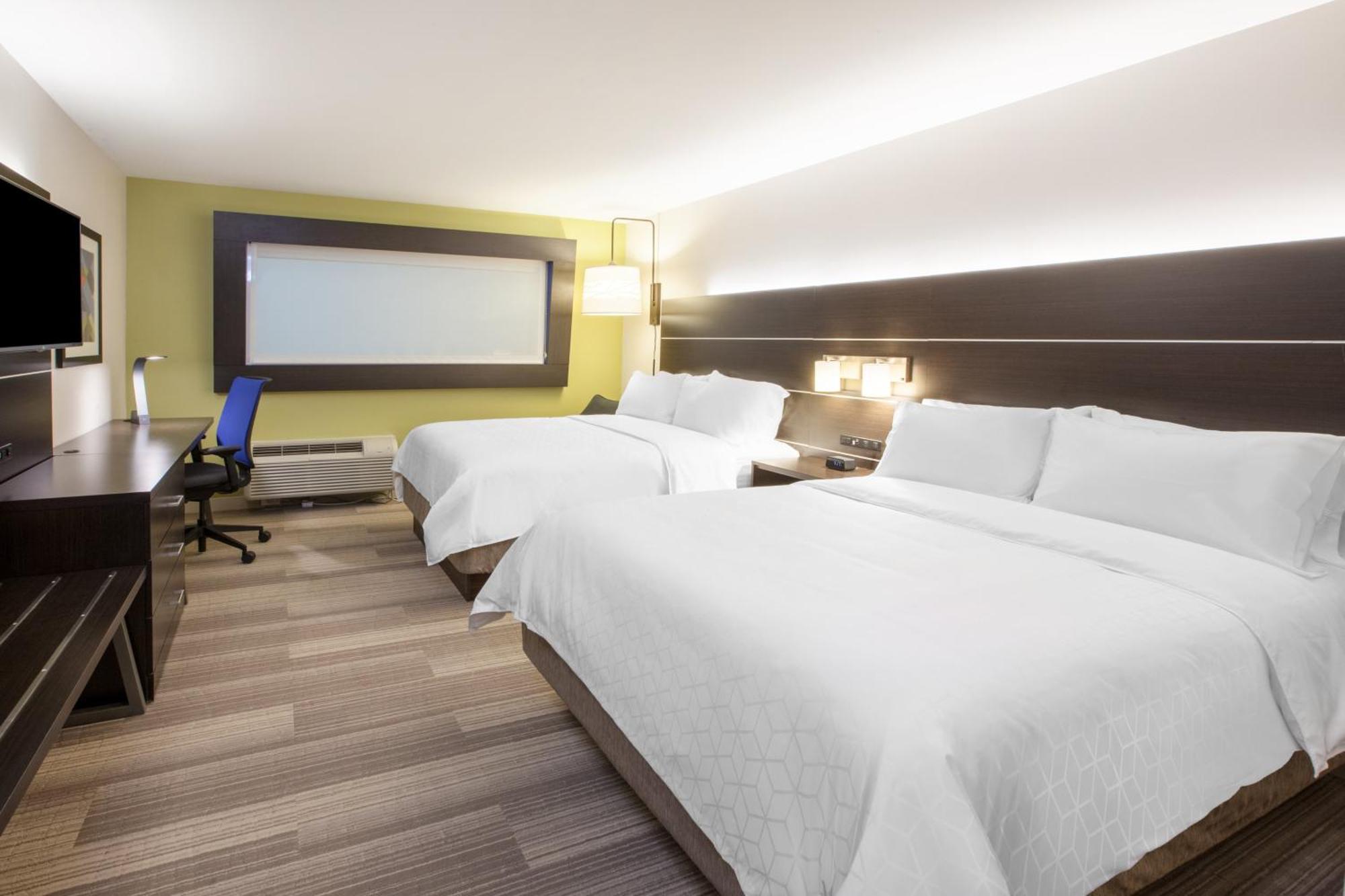 Standard Queen Room with Two Queen Beds - Communications Accessible