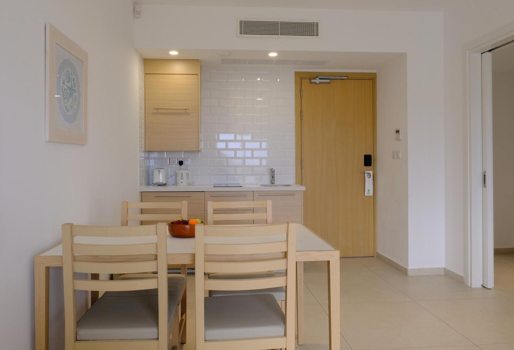 Suite met 1 Slaapkamer en Uitzicht op het Zwembad