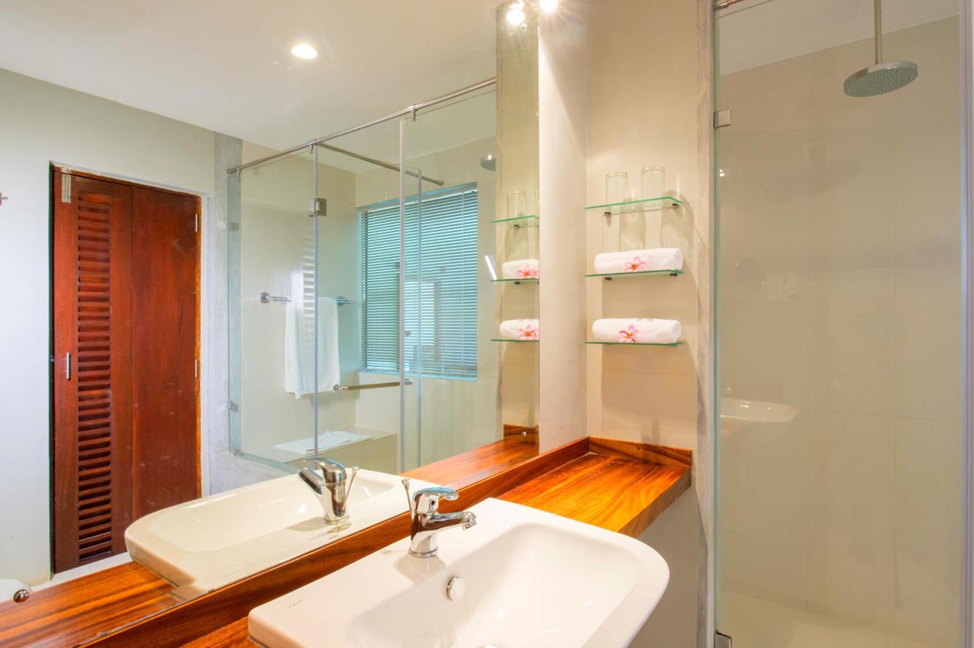 Superior Room Enjoy on Food & Beverage at the Main Bar Main Restaurant & at Sahana Spa