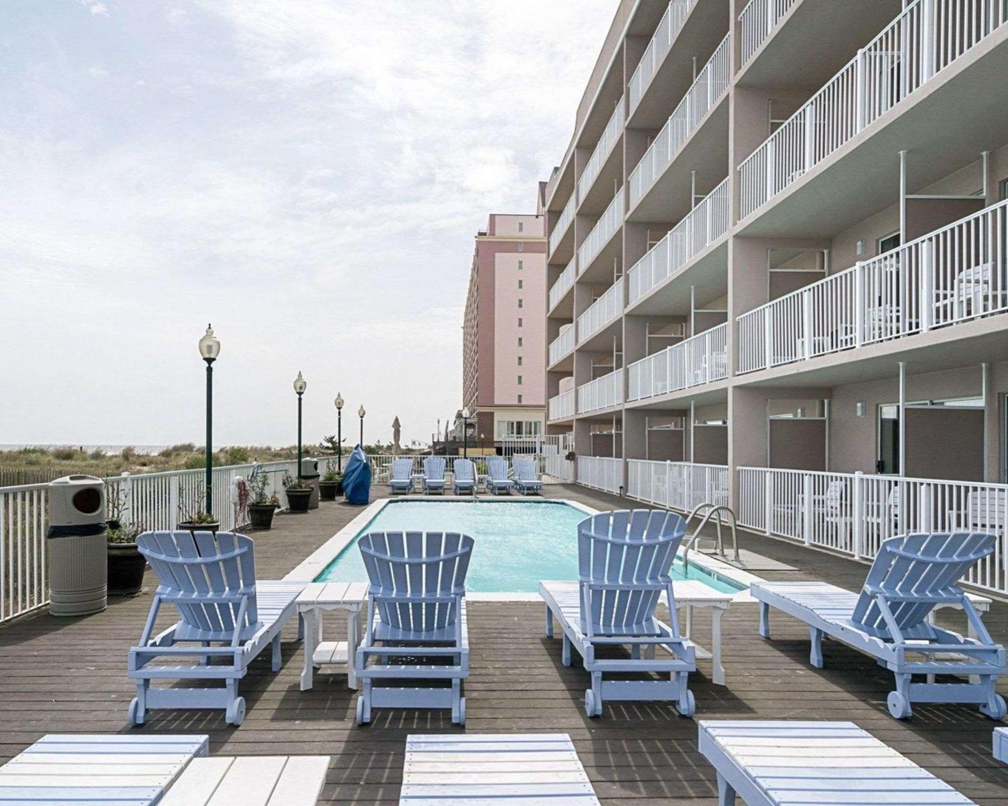 Queen Room Two Queen Beds Oceanfront First Floor Efficiency Non Smoking,1499218261:JPEG