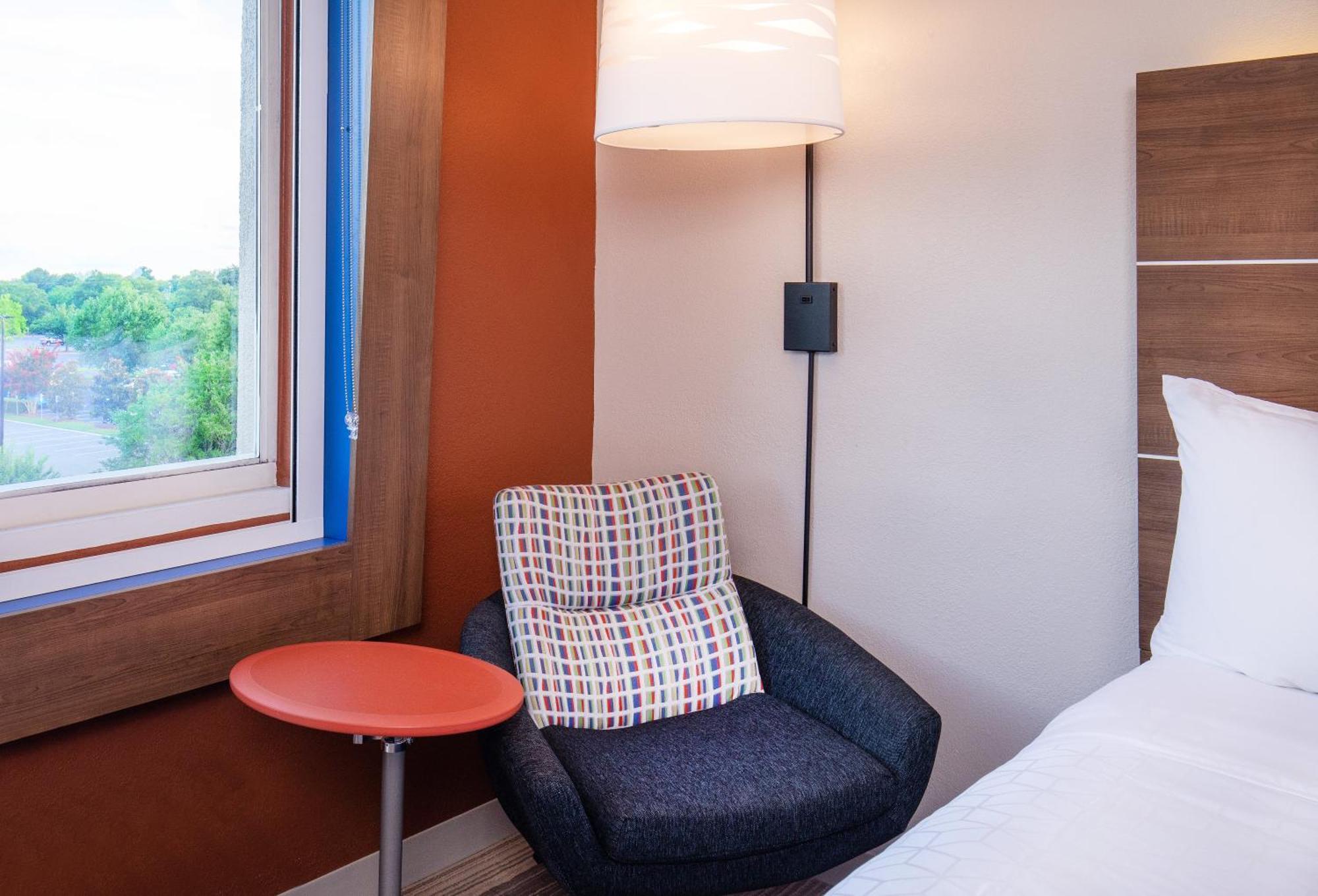 Queen Room with Two Queen Beds - Hearing Accessible