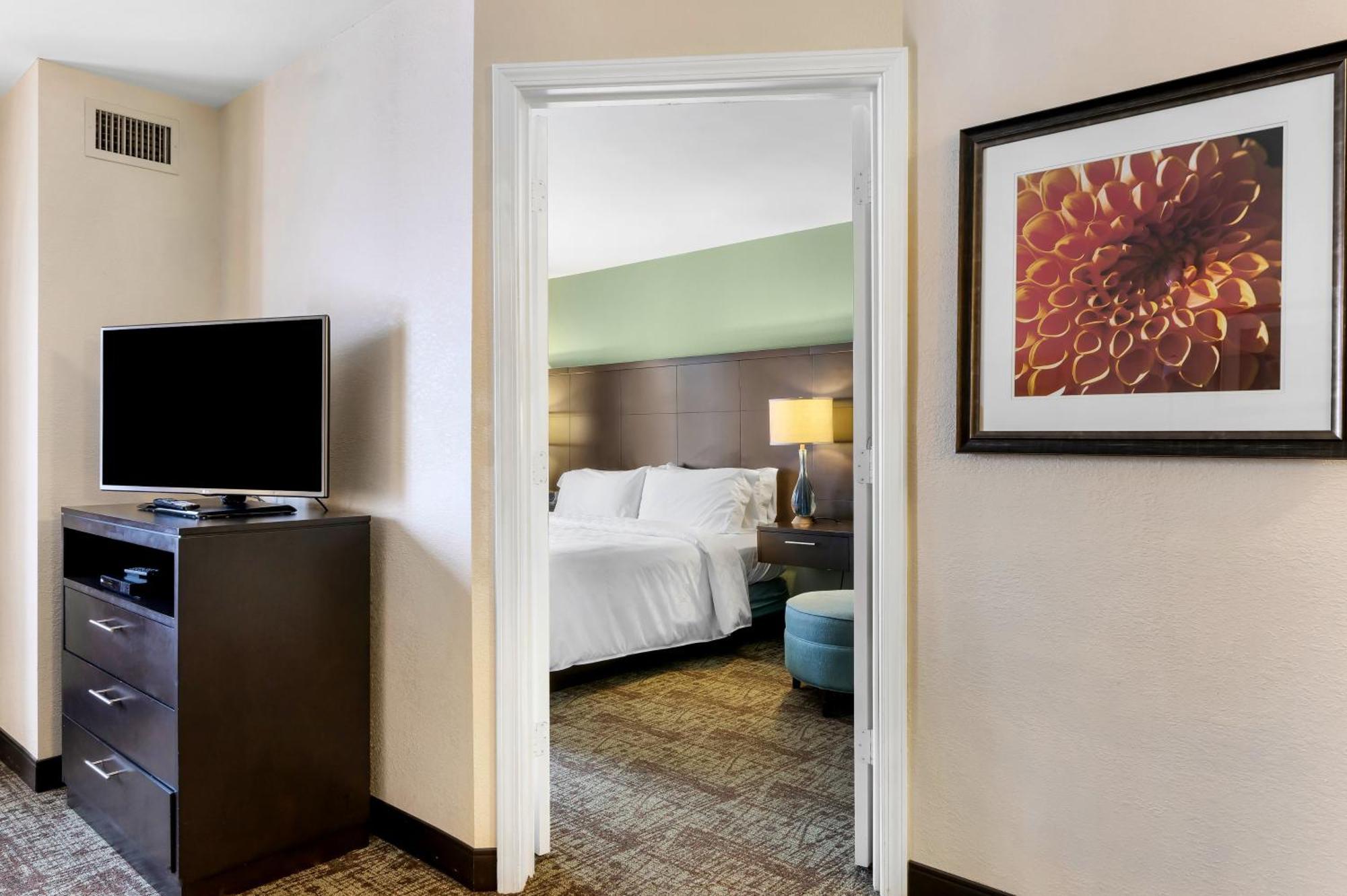 One-Bedroom King Suite