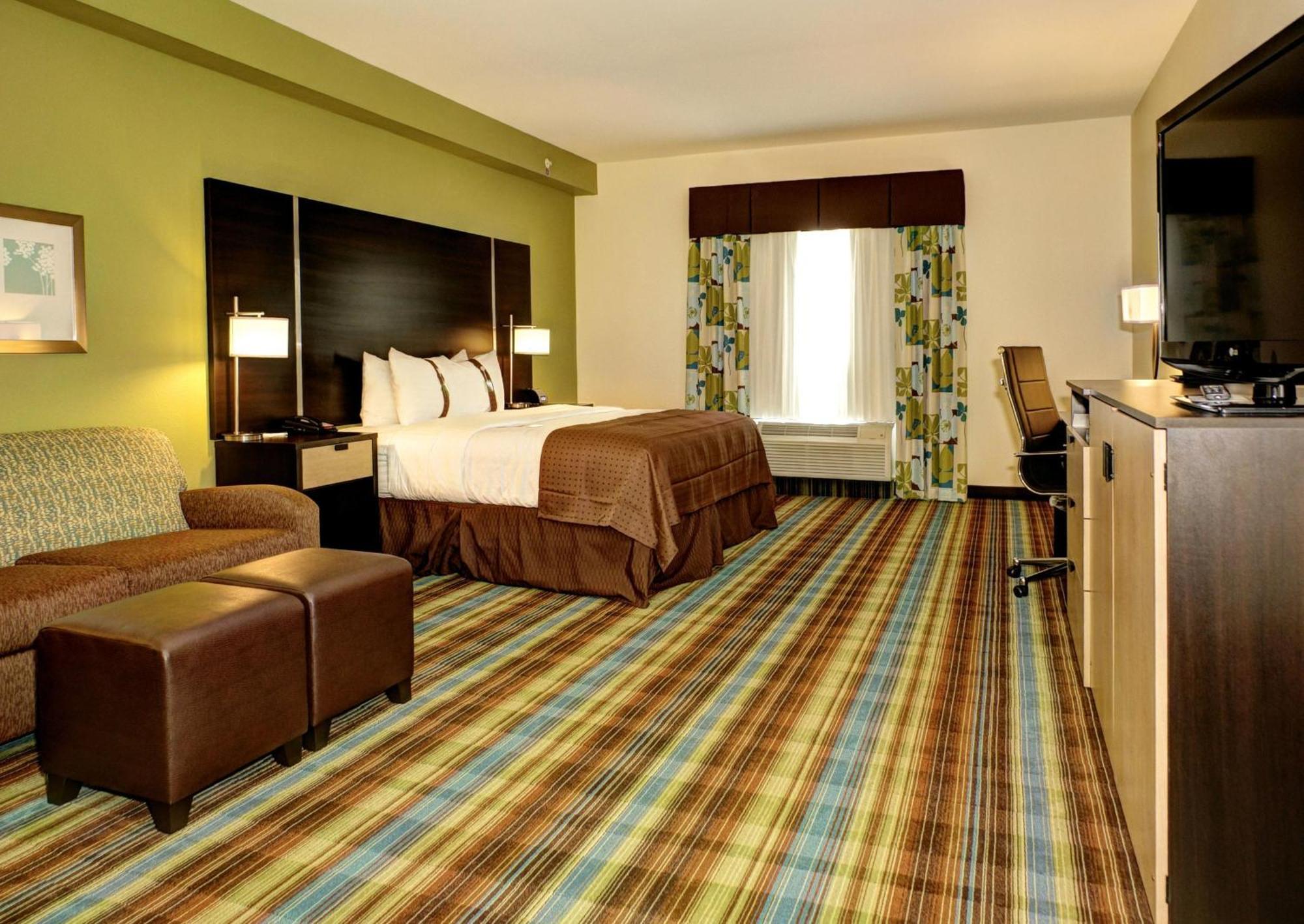 Standard King Room with Sofa Bed - Non-Smoking