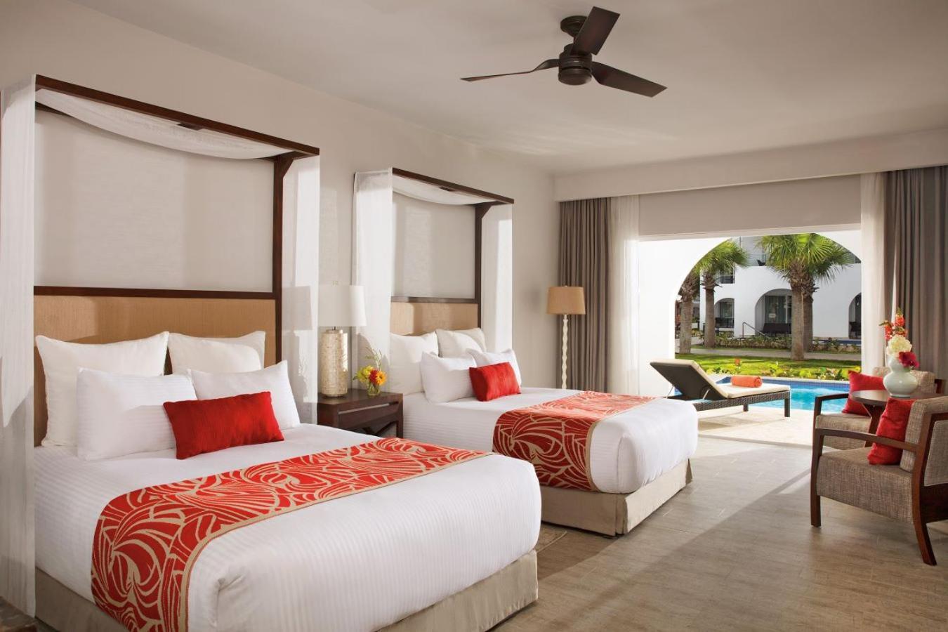 Preferred Club Deluxe Swim-Up Tropical View