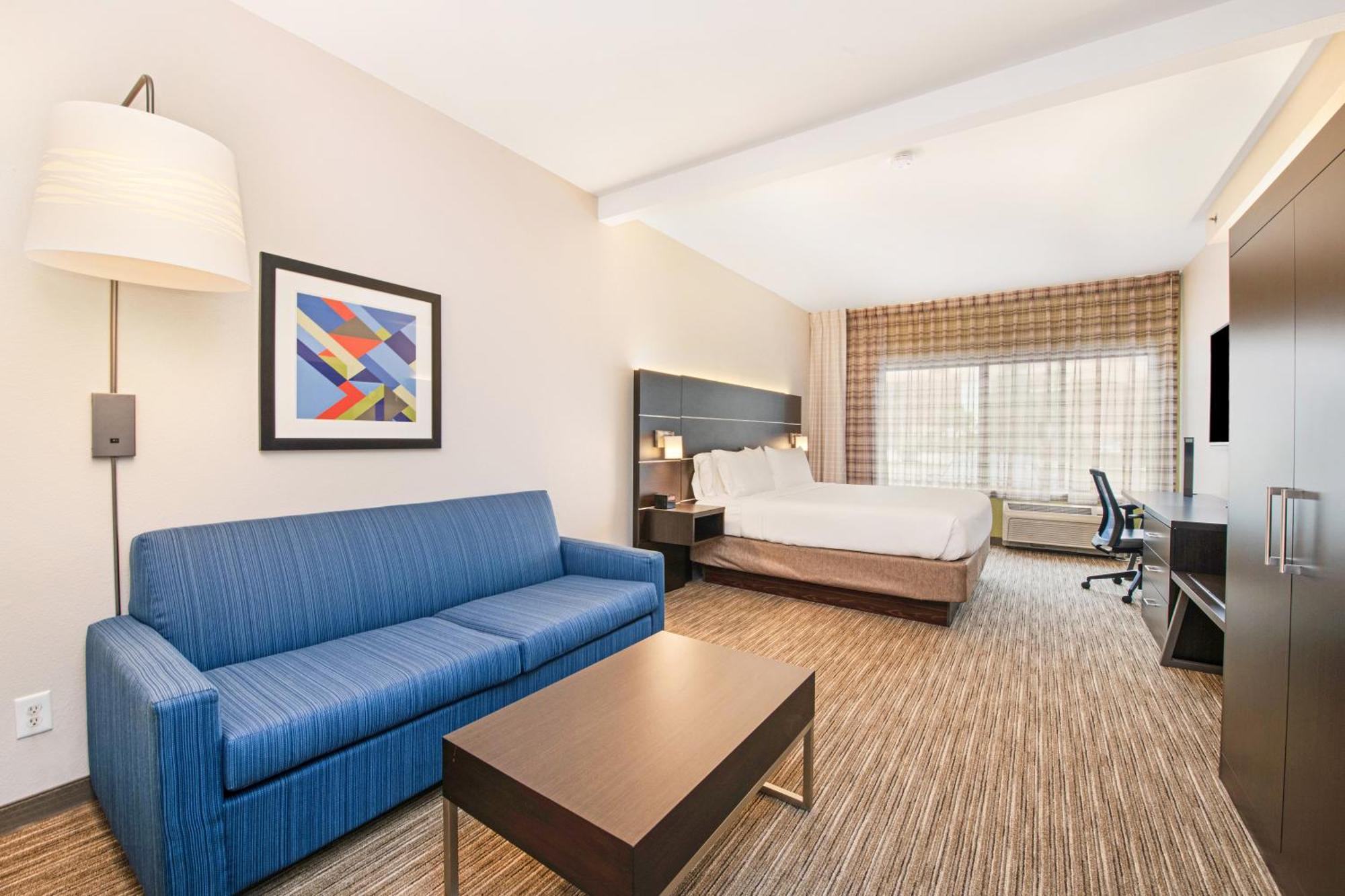 Standard Queen Room with Two Queen Beds and Roll-In Shower - Mobility Access