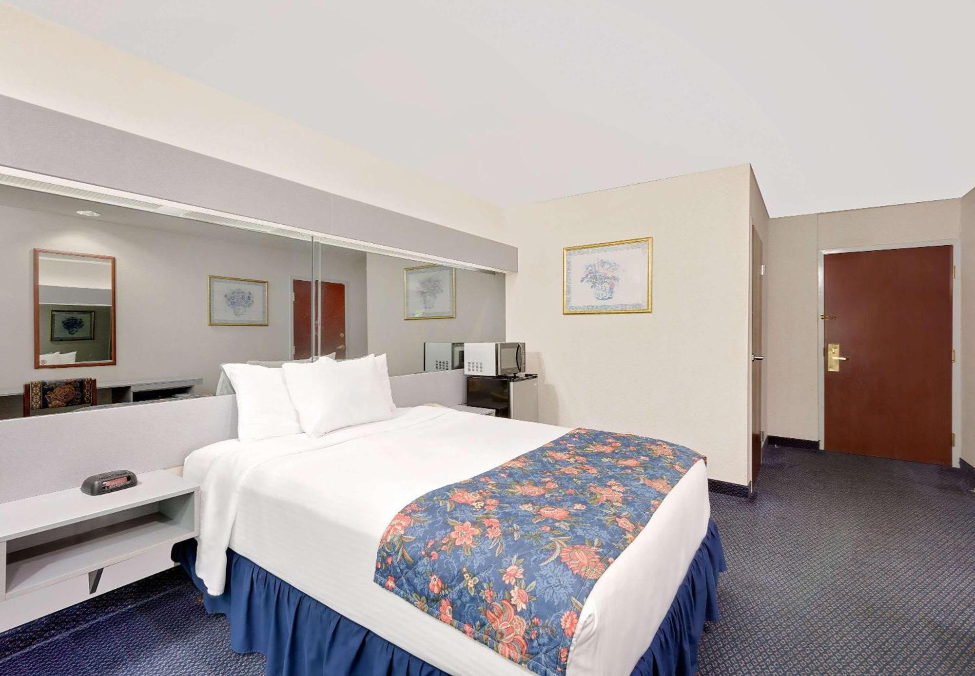 Queen Room - Disability Access/Non-Smoking