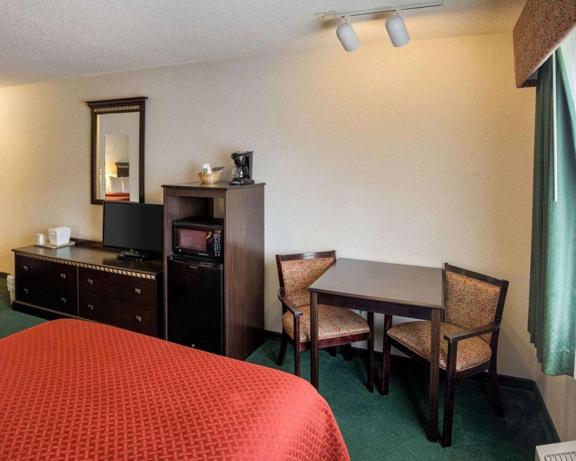 Queen Room Two Queen Beds Non-Smoking
