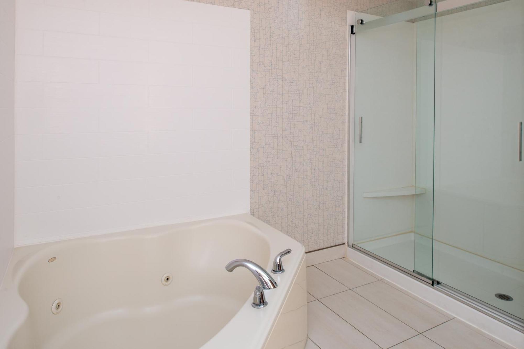 Executive King Suite - Non-Smoking