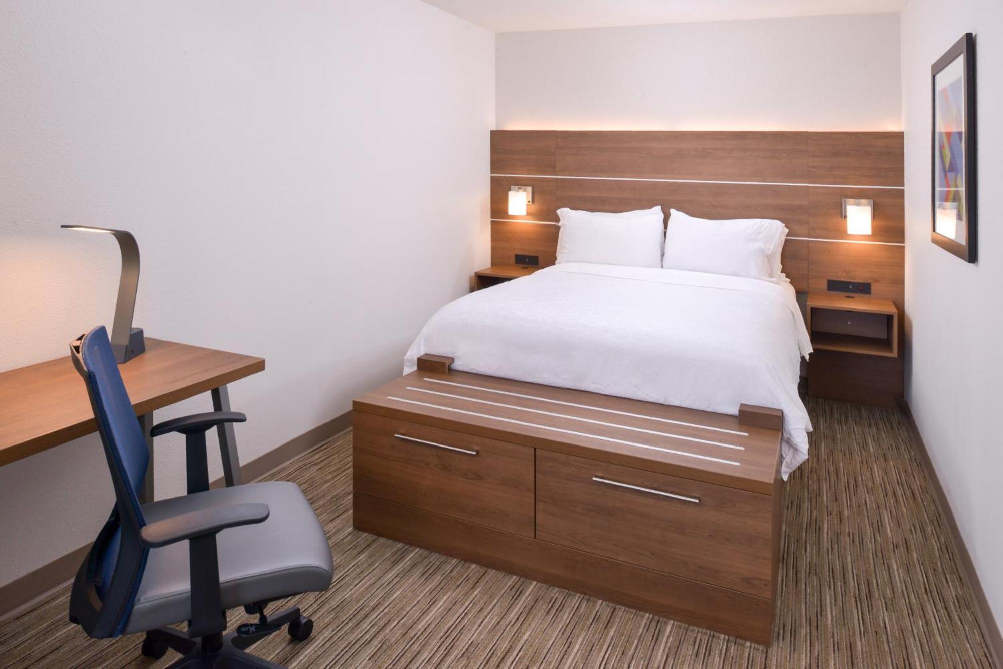 Two-Bedroom Suite with Three Queen Beds