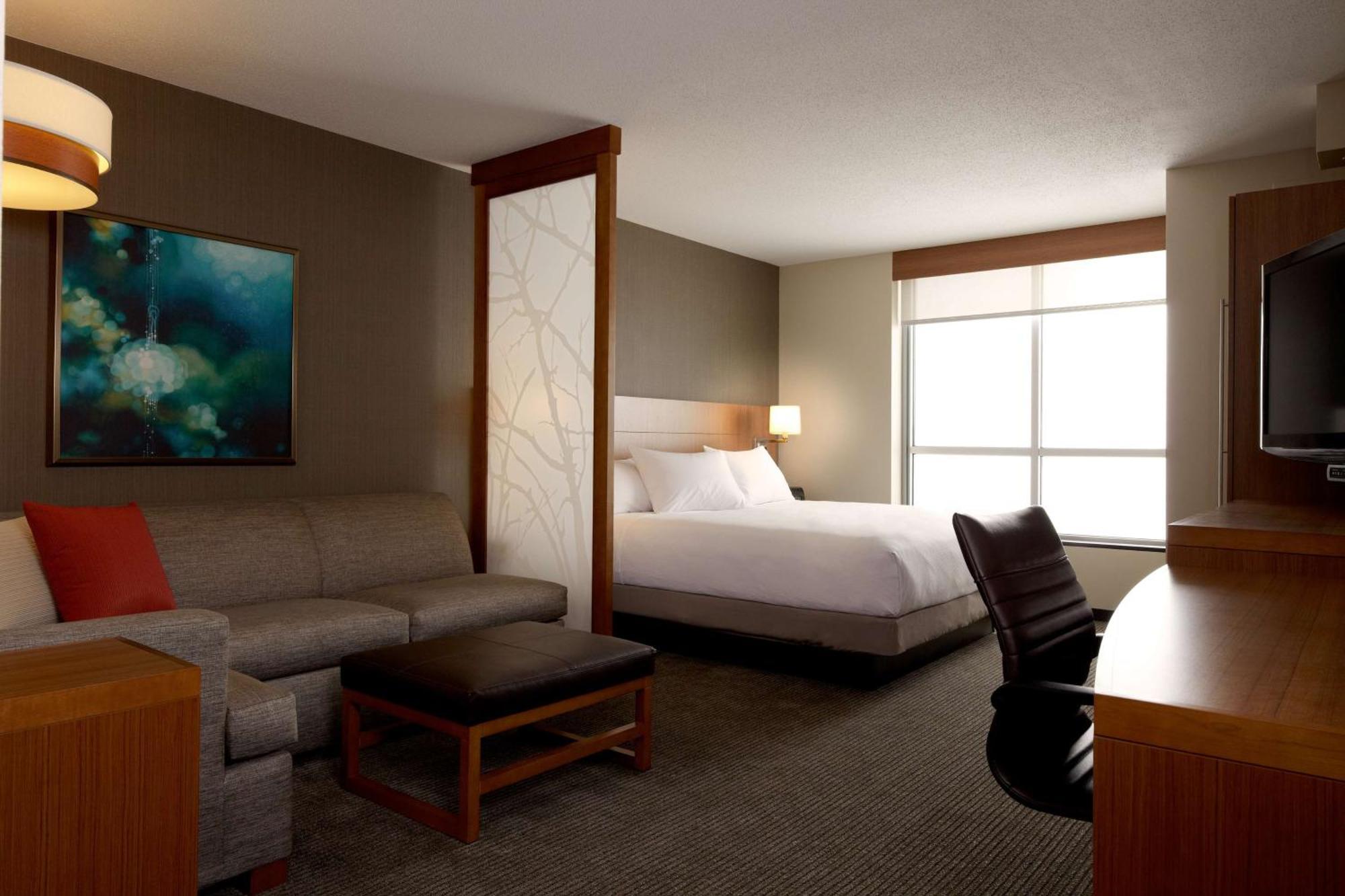 King Room with Roll-In Shower - Disability Access/High Floor