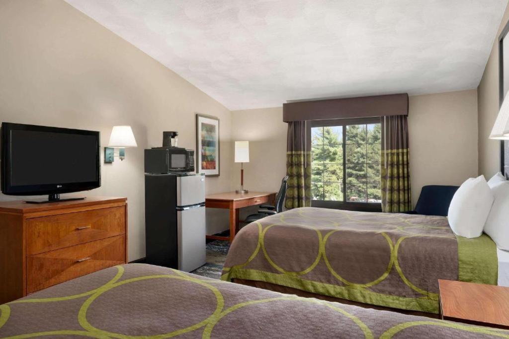 Deluxe Double Room with Two Double Beds - Non-Smoking