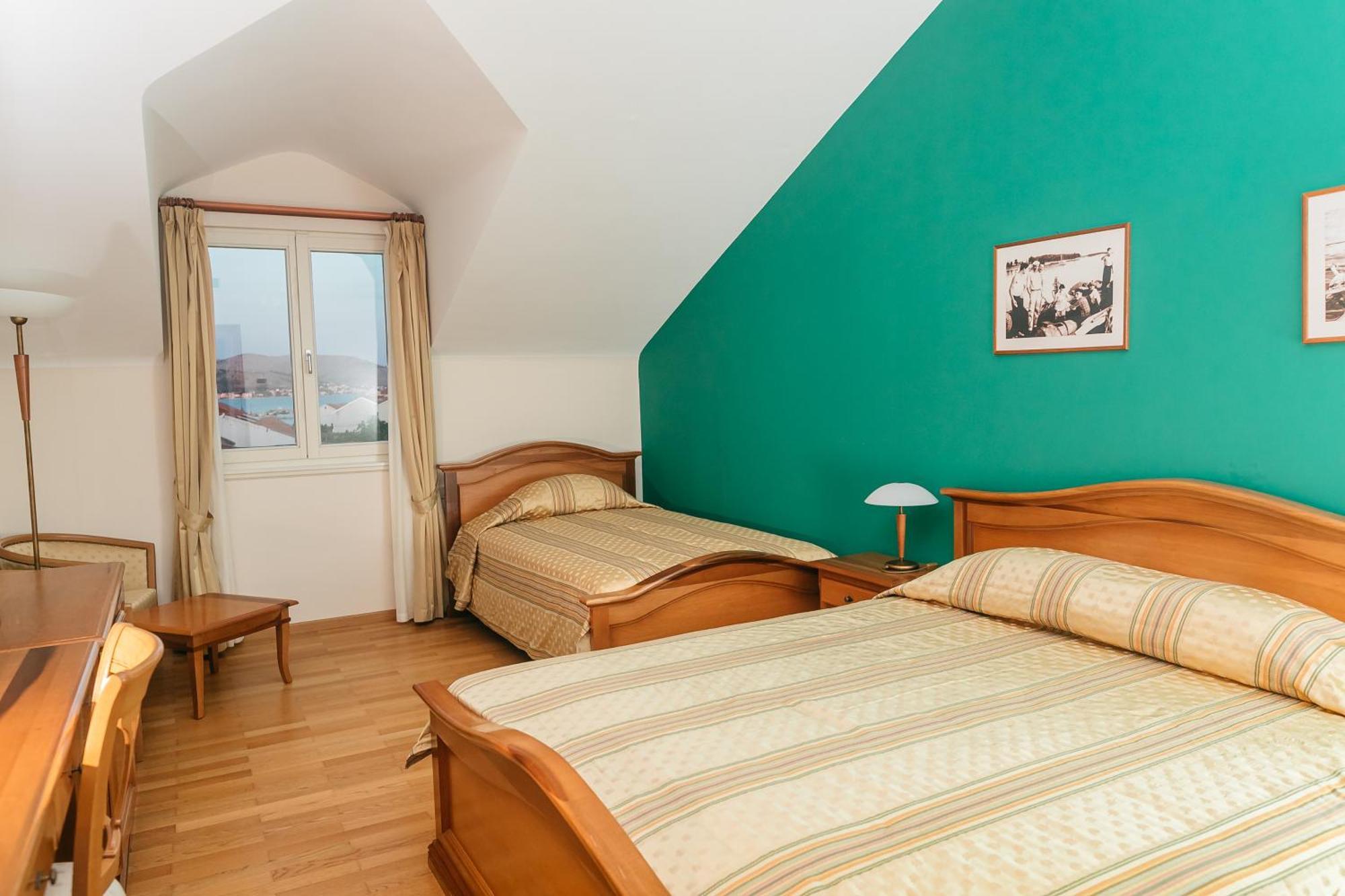 Dreibettzimmer mit Meerblick