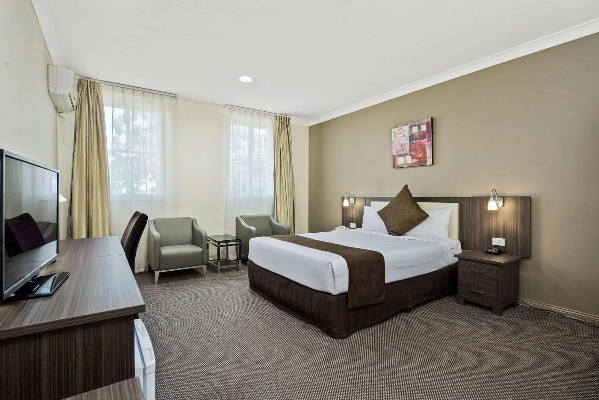 Executive Queen Room - Non-Smoking
