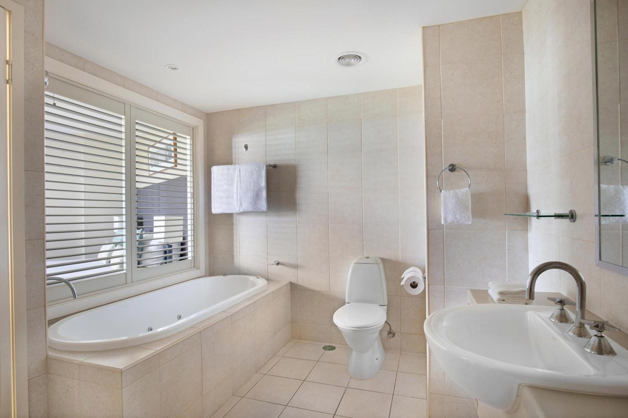 One-Bedroom Spa Suite with Pool View